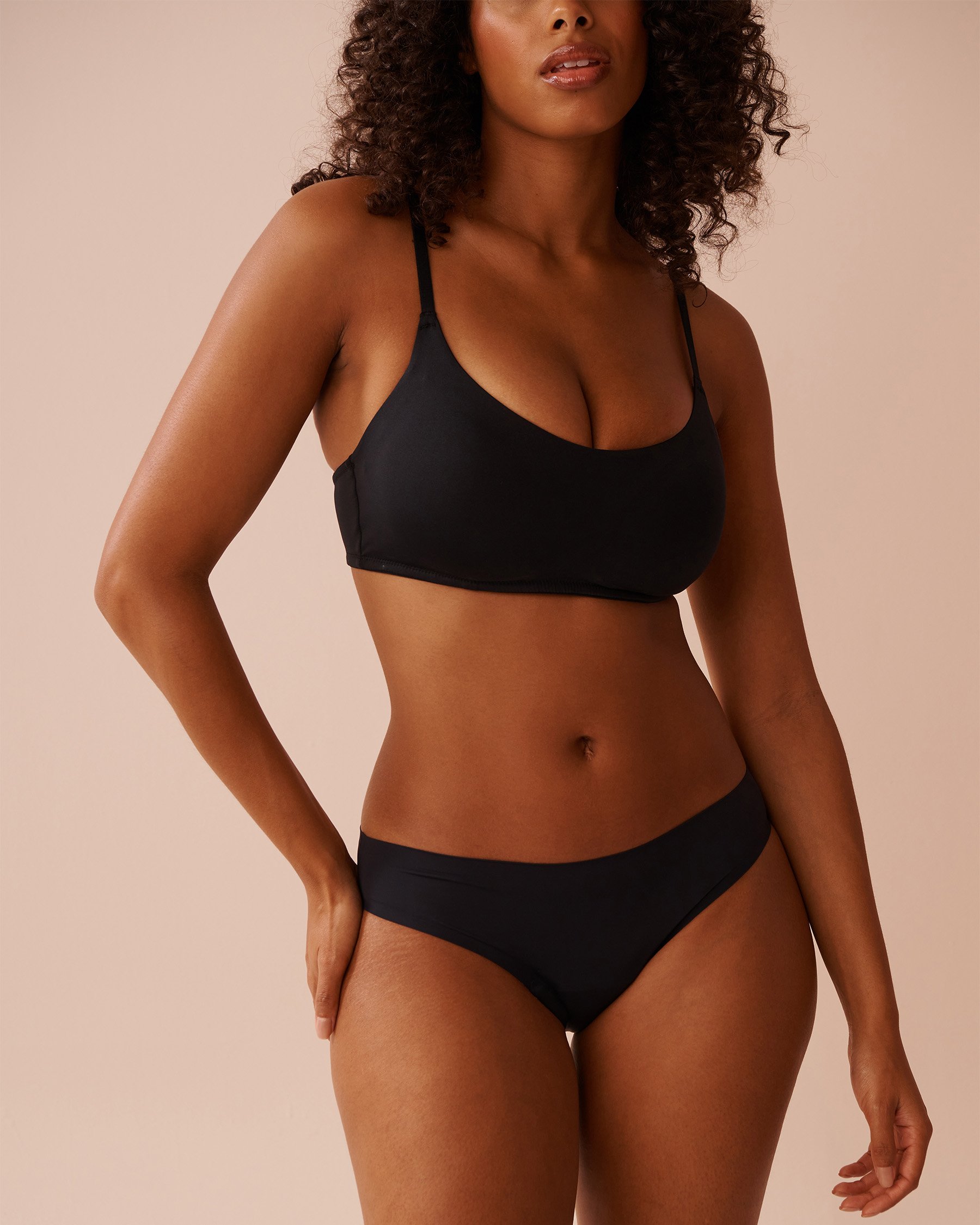 LA VIE EN ROSE Regular Absorbency Bikini Period Panty Black 20400013 - View1