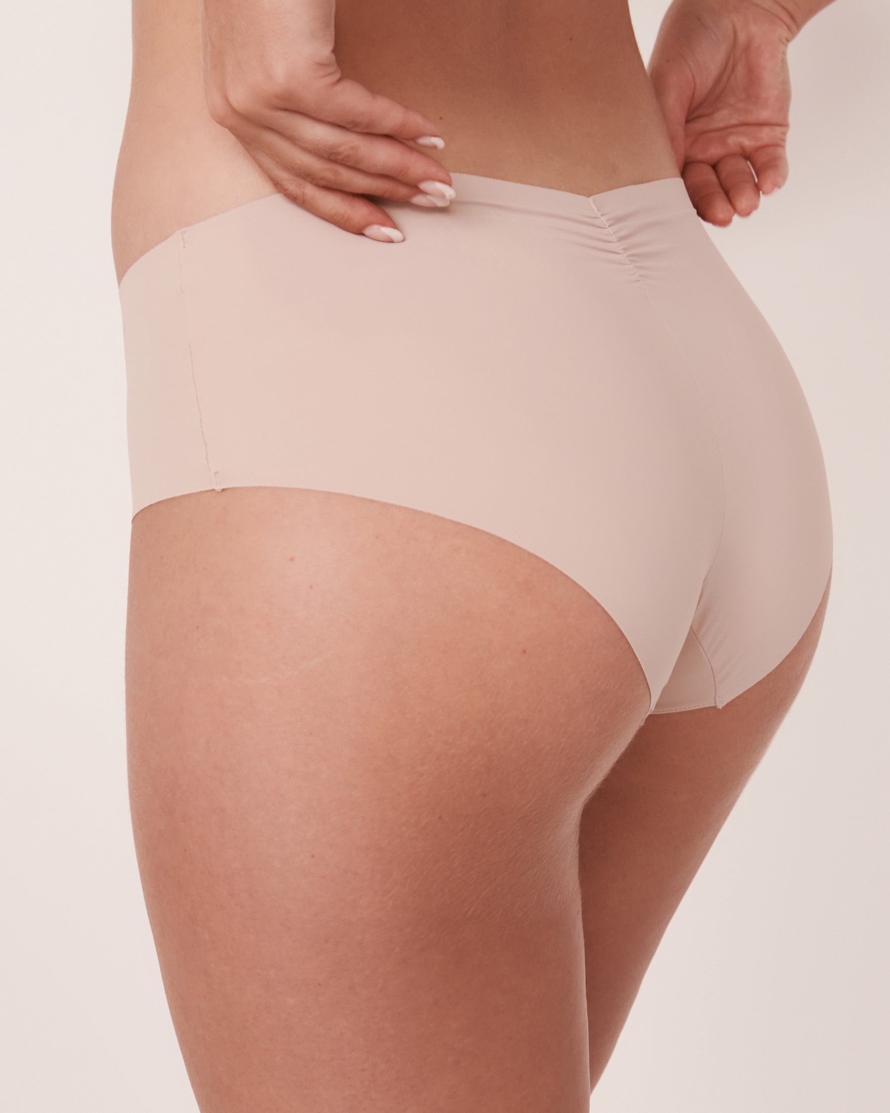 LA VIE EN ROSE Microfiber Invisible Hiphugger Panty Taupe 20200183 - View2