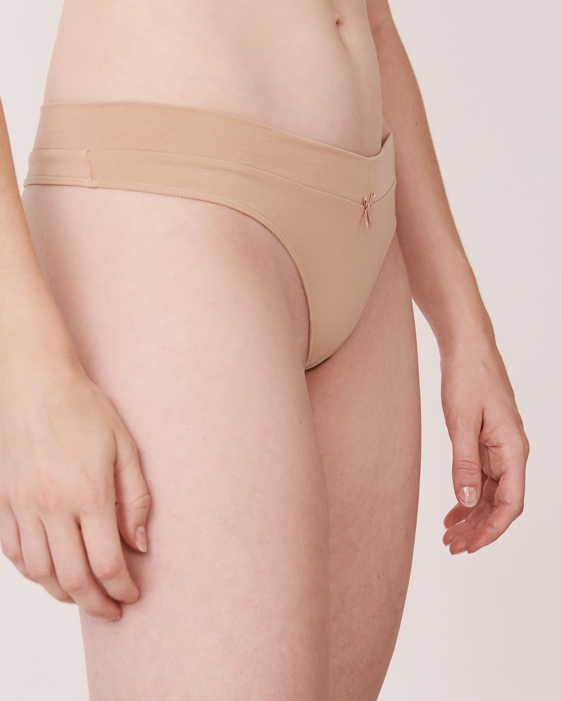 LA VIE EN ROSE 5-Pack Cotton Thong Panty Black/Latte 564211000-5P - View3