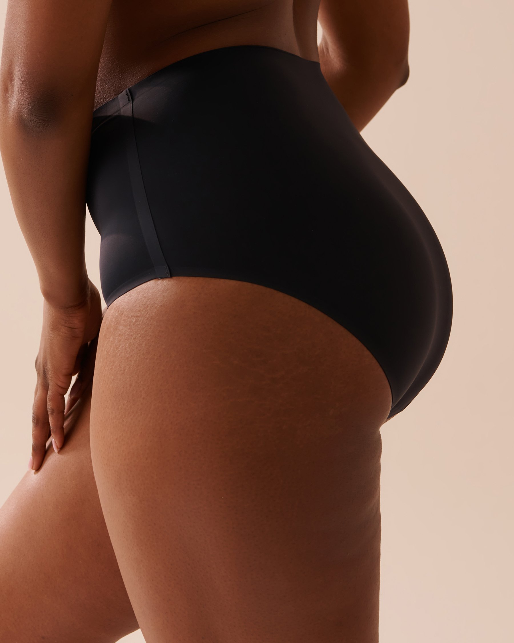 LA VIE EN ROSE Regular Absorbency High Waist Bikini Period Panty Black 20400007 - View2