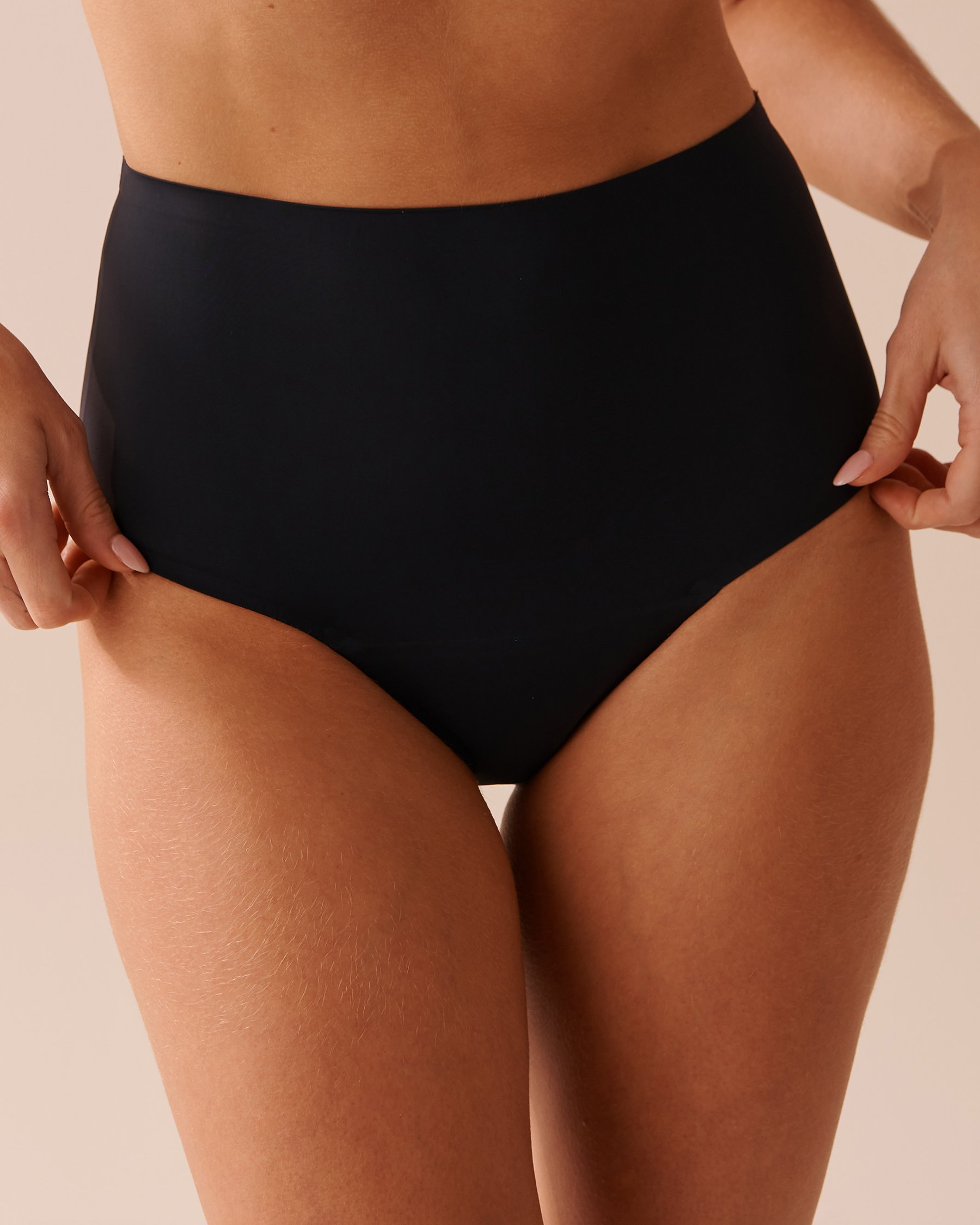 LA VIE EN ROSE Regular Absorbency High Waist Bikini Period Panty Black 20400007 - View3