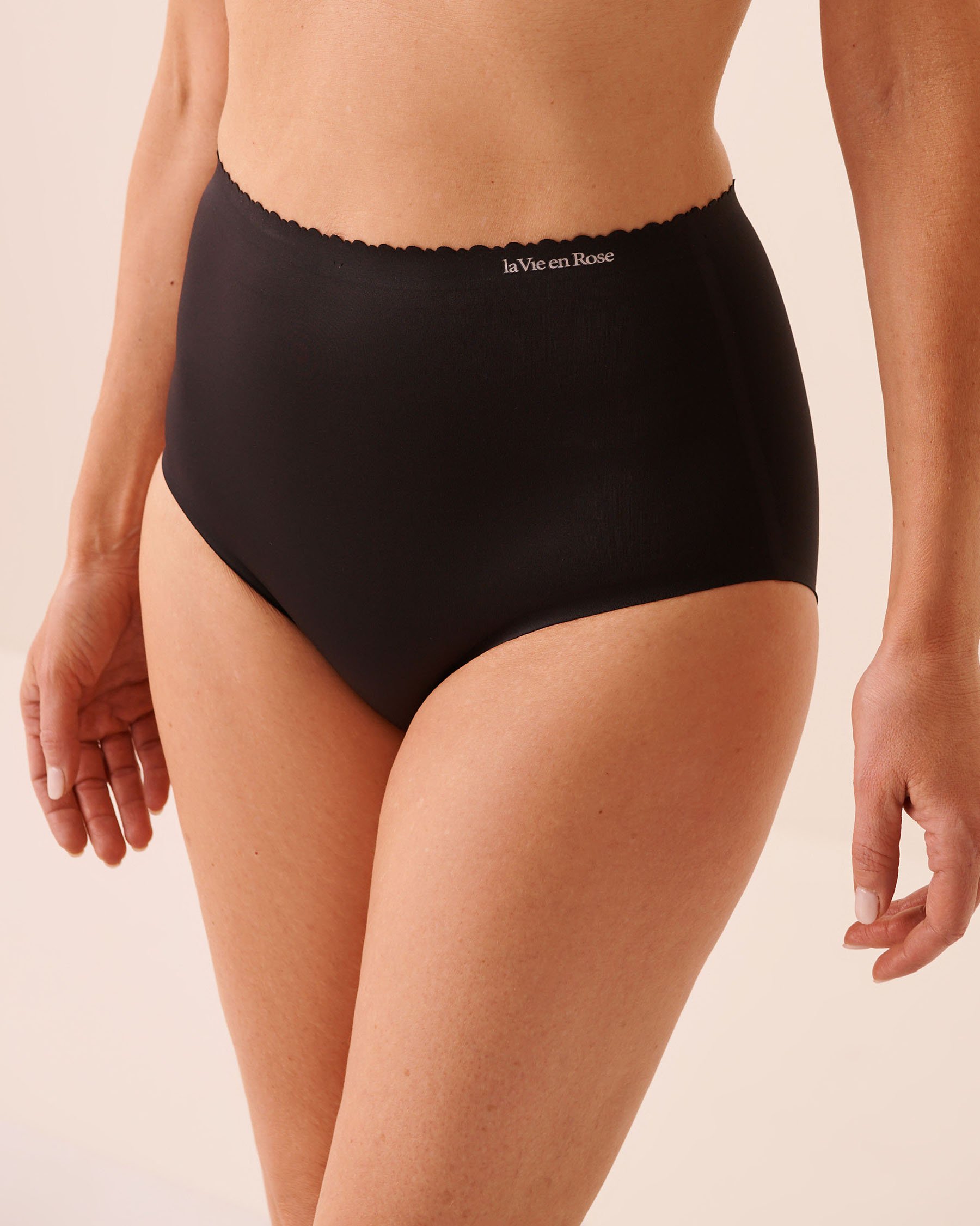 LA VIE EN ROSE Microfiber Bonded High Waist Bikini Panty Black 712-122-1-00 - View4