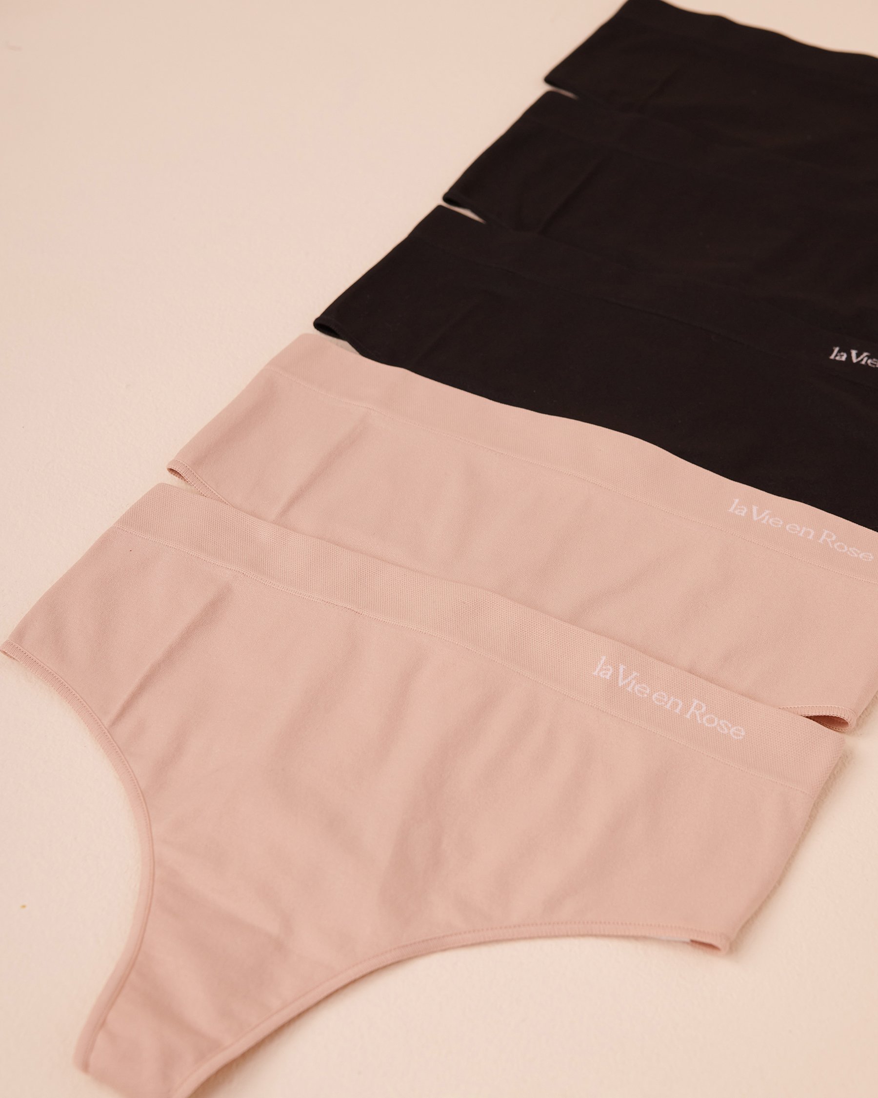 LA VIE EN ROSE 5-Pack Seamless Fabric High Waist Thong Panty Black/Shadow Grey 20200496 5PK - View2