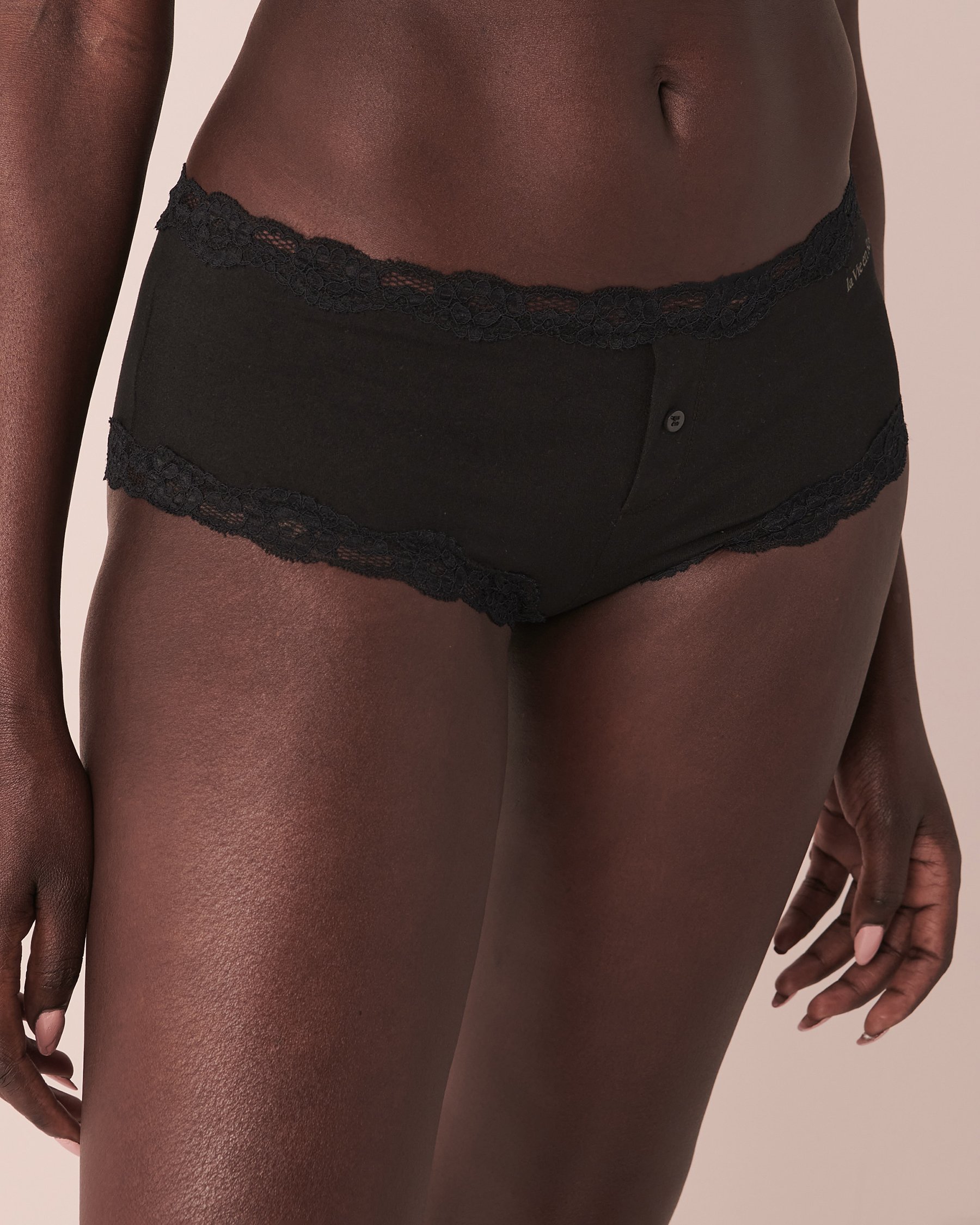LA VIE EN ROSE Super Soft Lace Trim Boyleg Panty Black 20100246 - View1
