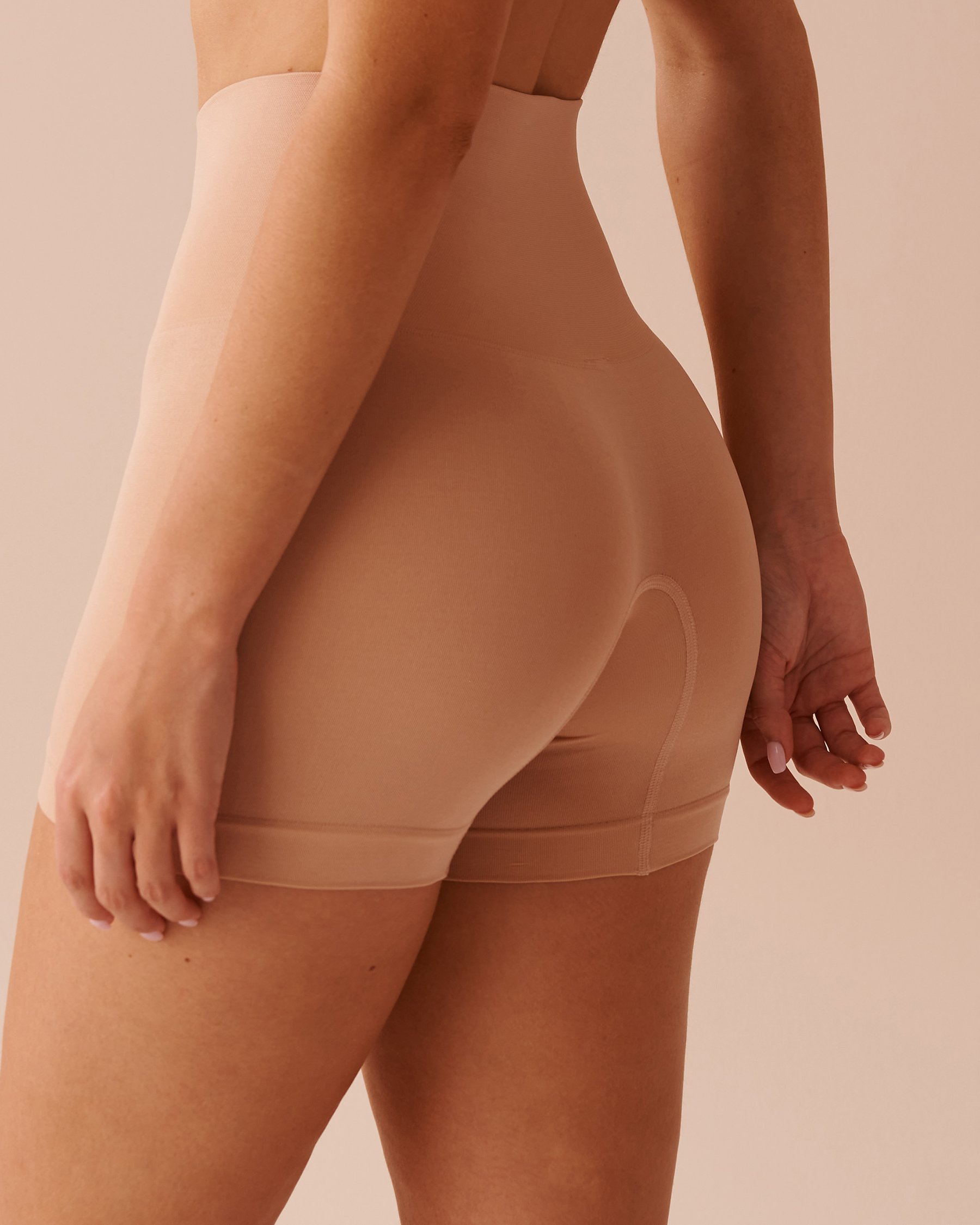 LA VIE EN ROSE Seamless Fabric High Waist Shaping Shorts Latte 30200010 - View2