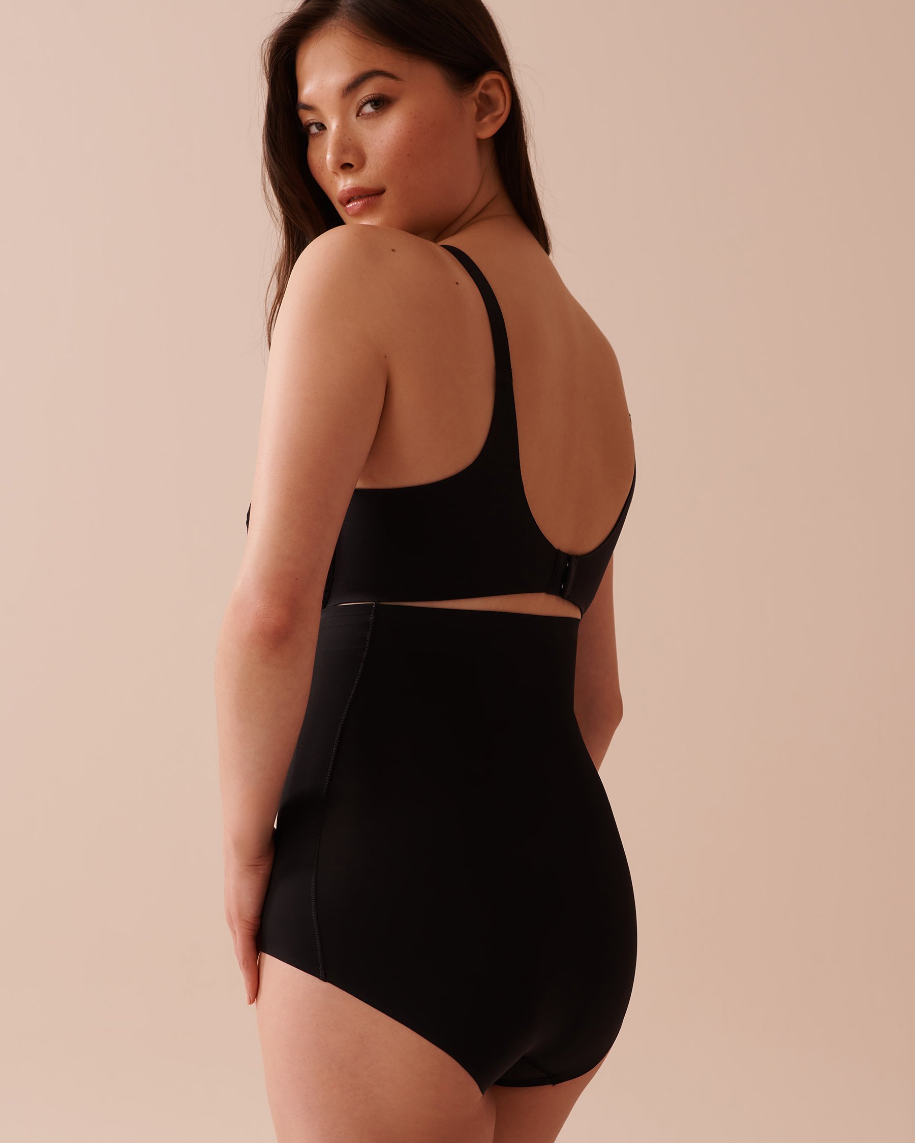 LA VIE EN ROSE Microfiber High Waist Shaping Bikini Panty Black 30200009 - View2