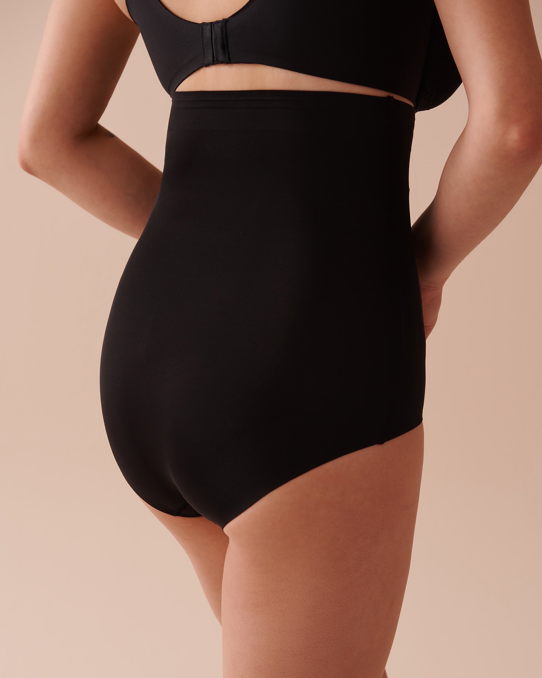 LA VIE EN ROSE Microfiber High Waist Shaping Bikini Panty Black 30200009 - View3