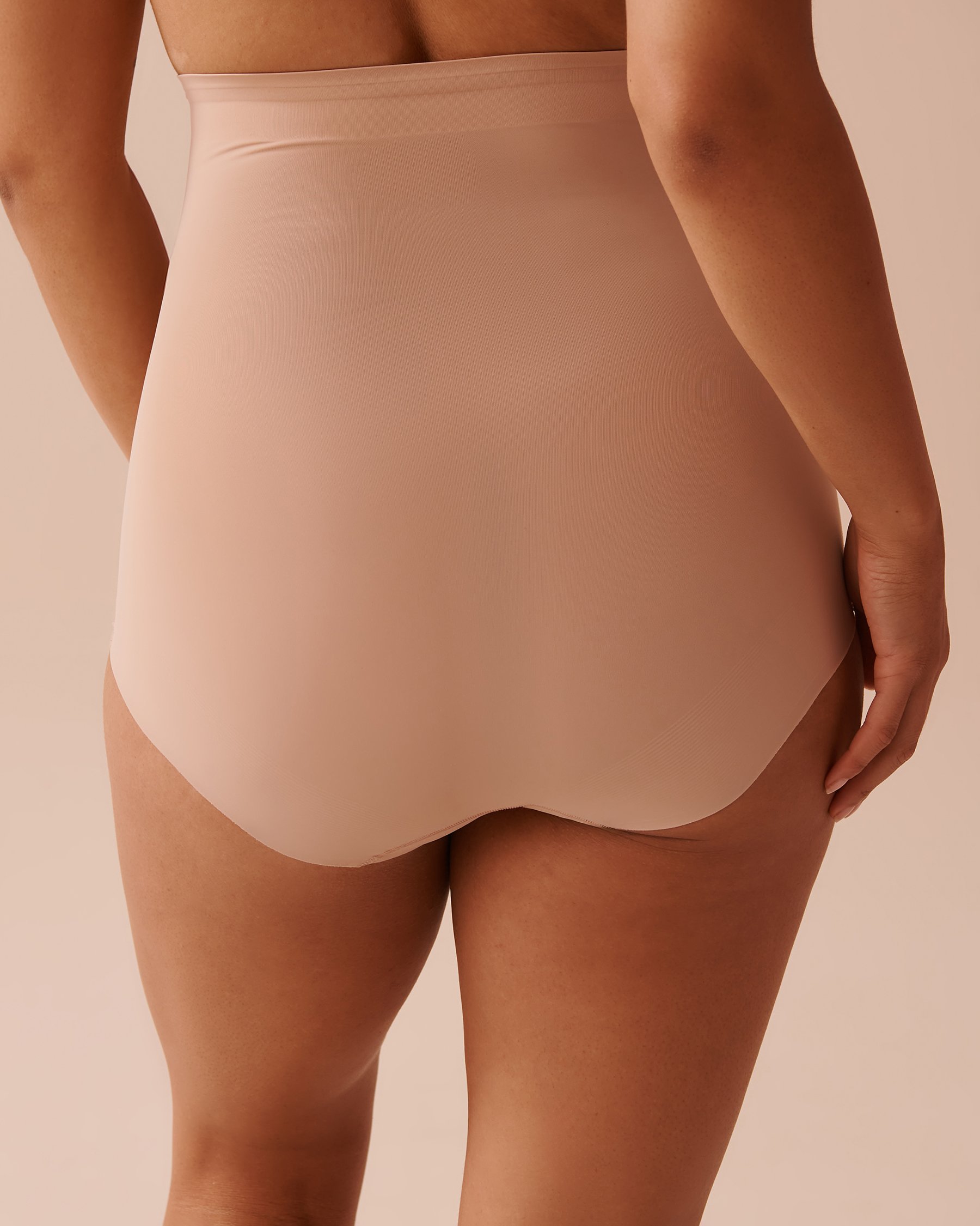 LA VIE EN ROSE Microfiber High Waist Shaping Bikini Panty Latte 30200009 - View3