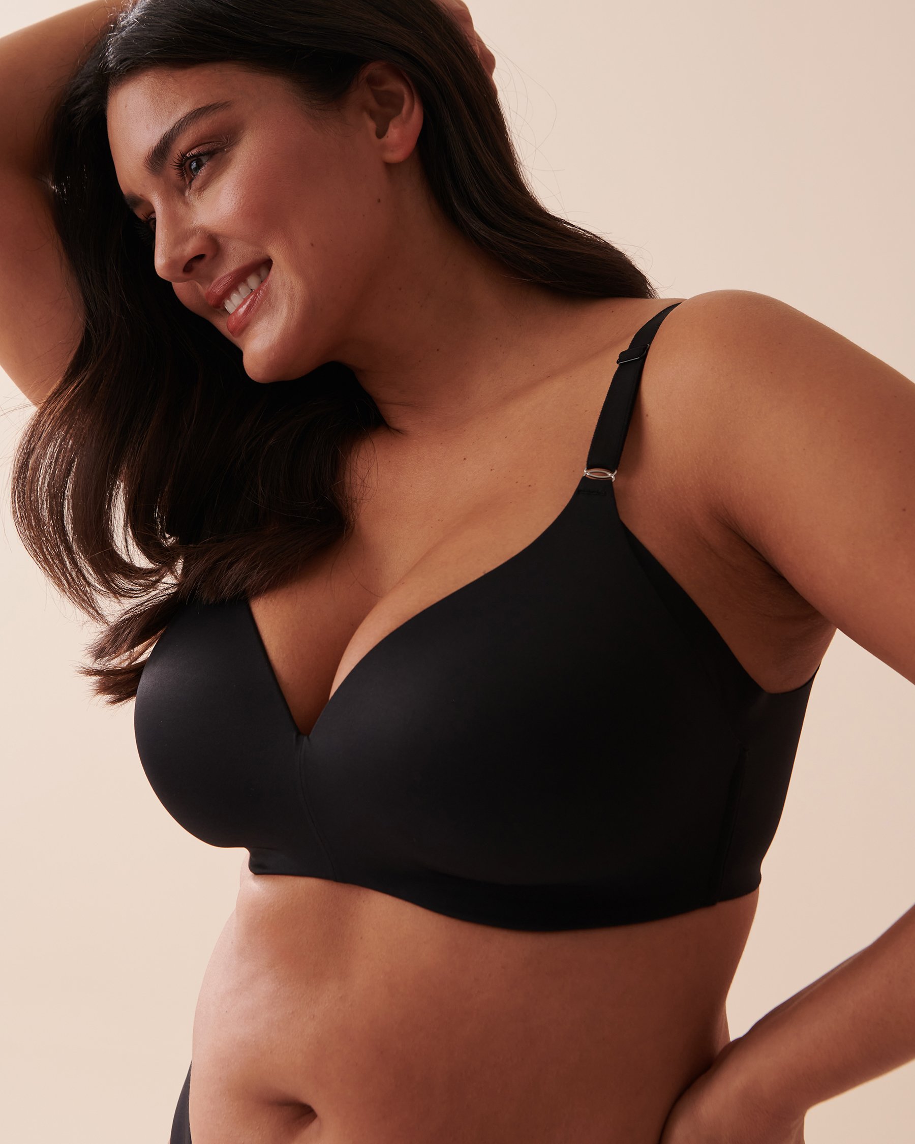 LA VIE EN ROSE Lightly Lined Wireless Sleek Back Bra Black 169-113-2-00 - View3