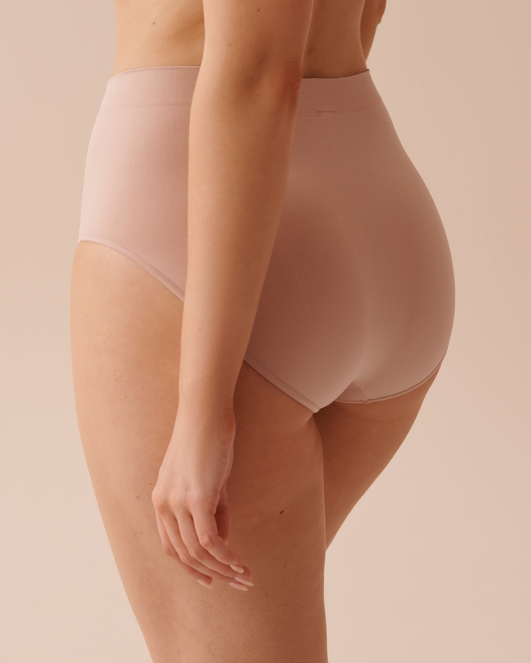 LA VIE EN ROSE Seamless Fabric High Waist Bikini Panty Taupe 20200497 - View2