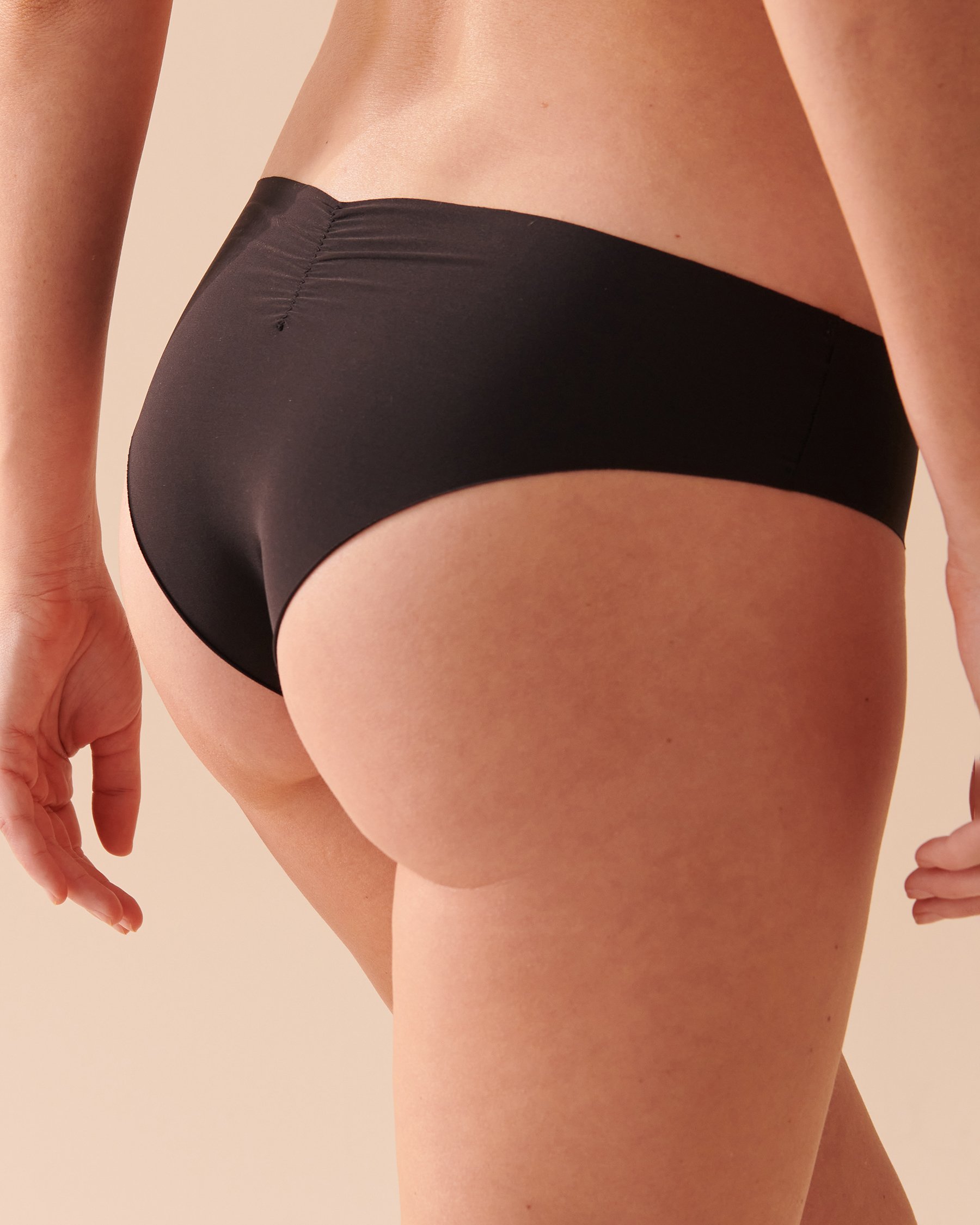 LA VIE EN ROSE Microfiber Invisible Cheeky Panty Black 619-223-0-00 - View2