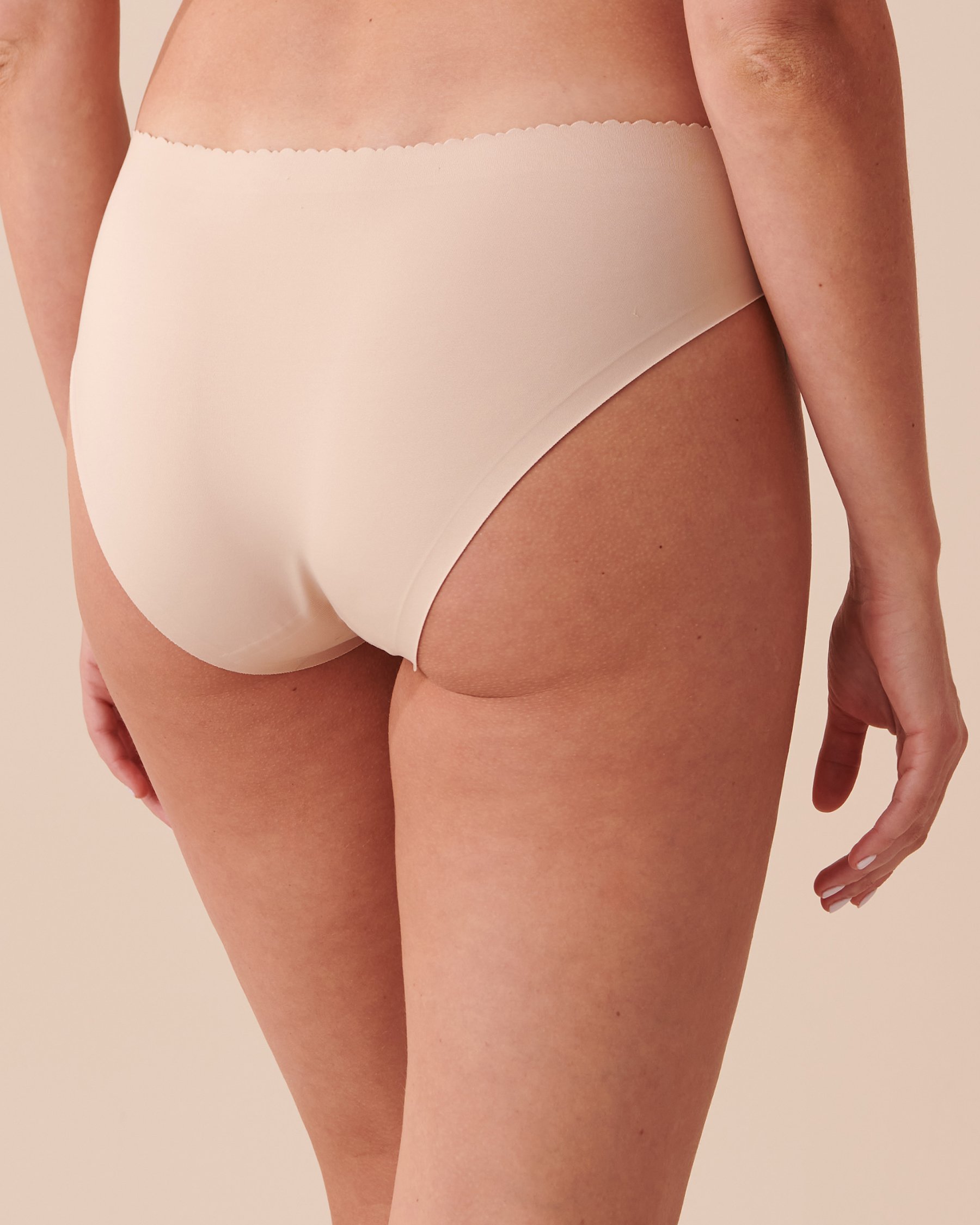 LA VIE EN ROSE Microfiber Bonded Bikini Panty Champagne 712-122-0-00 - View2