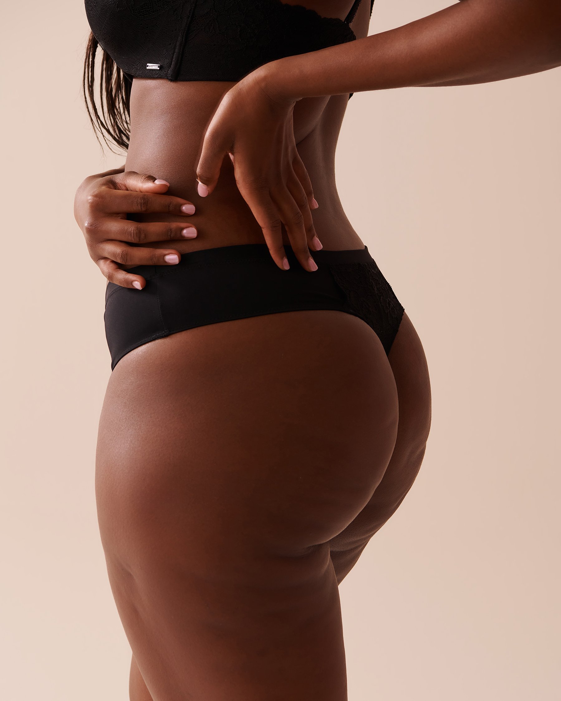 LA VIE EN ROSE Microfiber and Lace Thong Panty Black 618-121-3-00 - View2