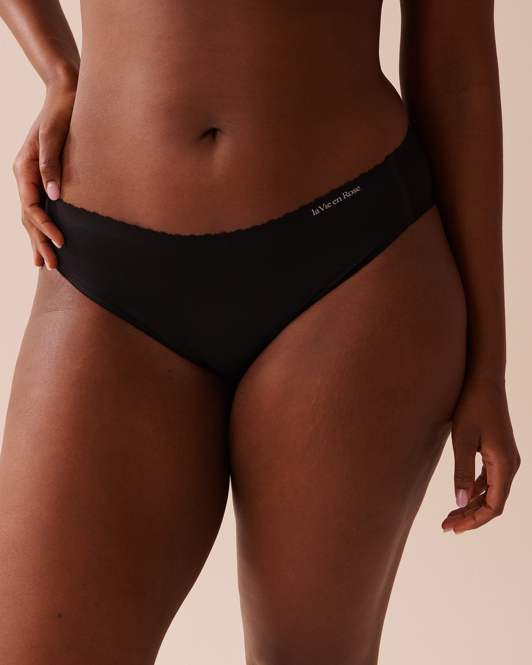 LA VIE EN ROSE Microfiber Bonded Bikini Panty Black 712-122-0-00 - View4