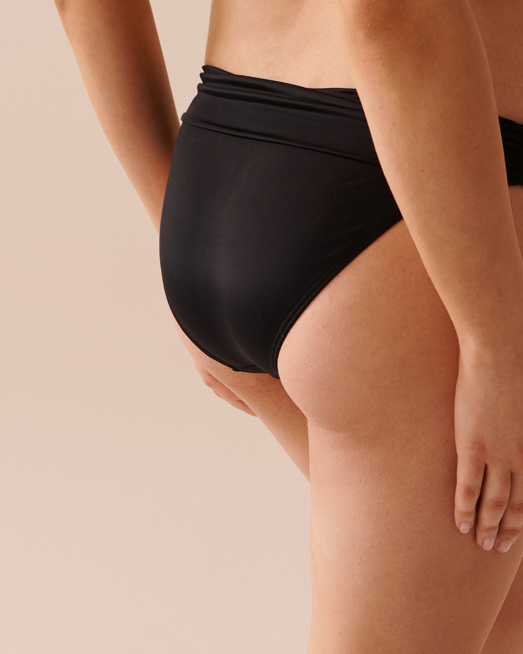 LA VIE EN ROSE AQUA BLACK Twisted Waistband Bikini Bottom Black 799-621-1-00 - View4