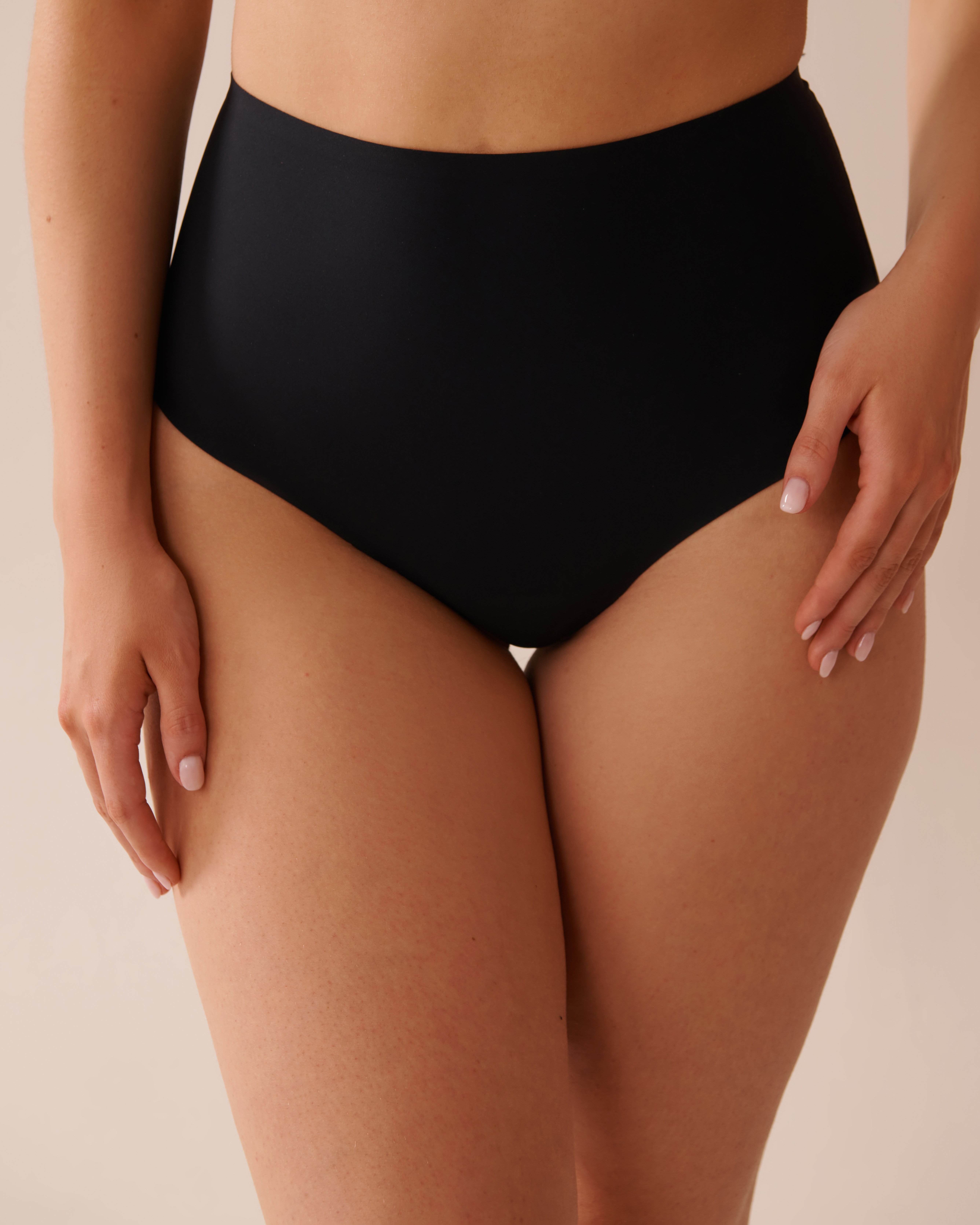 LA VIE EN ROSE Medium Support Microfiber High Waist Shaper Thong Black 30200012 - View1