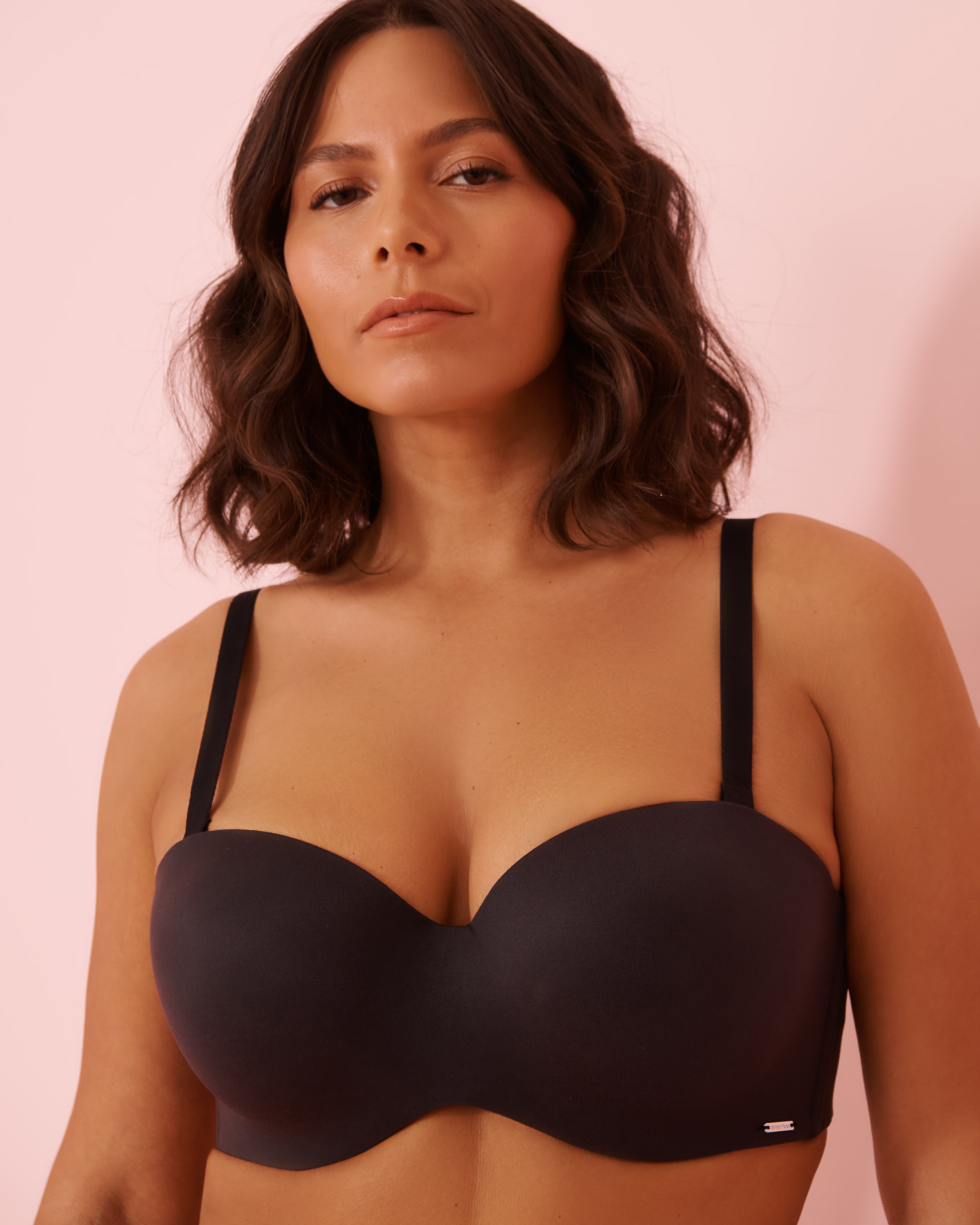 LA VIE EN ROSE Soutien-gorge doublure légère mousse mémoire sans bretelles convertible Noir 618-112-0-00 - Voir8
