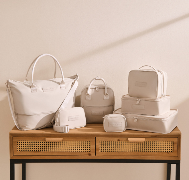 Collection d'accessoires de voyage beiges