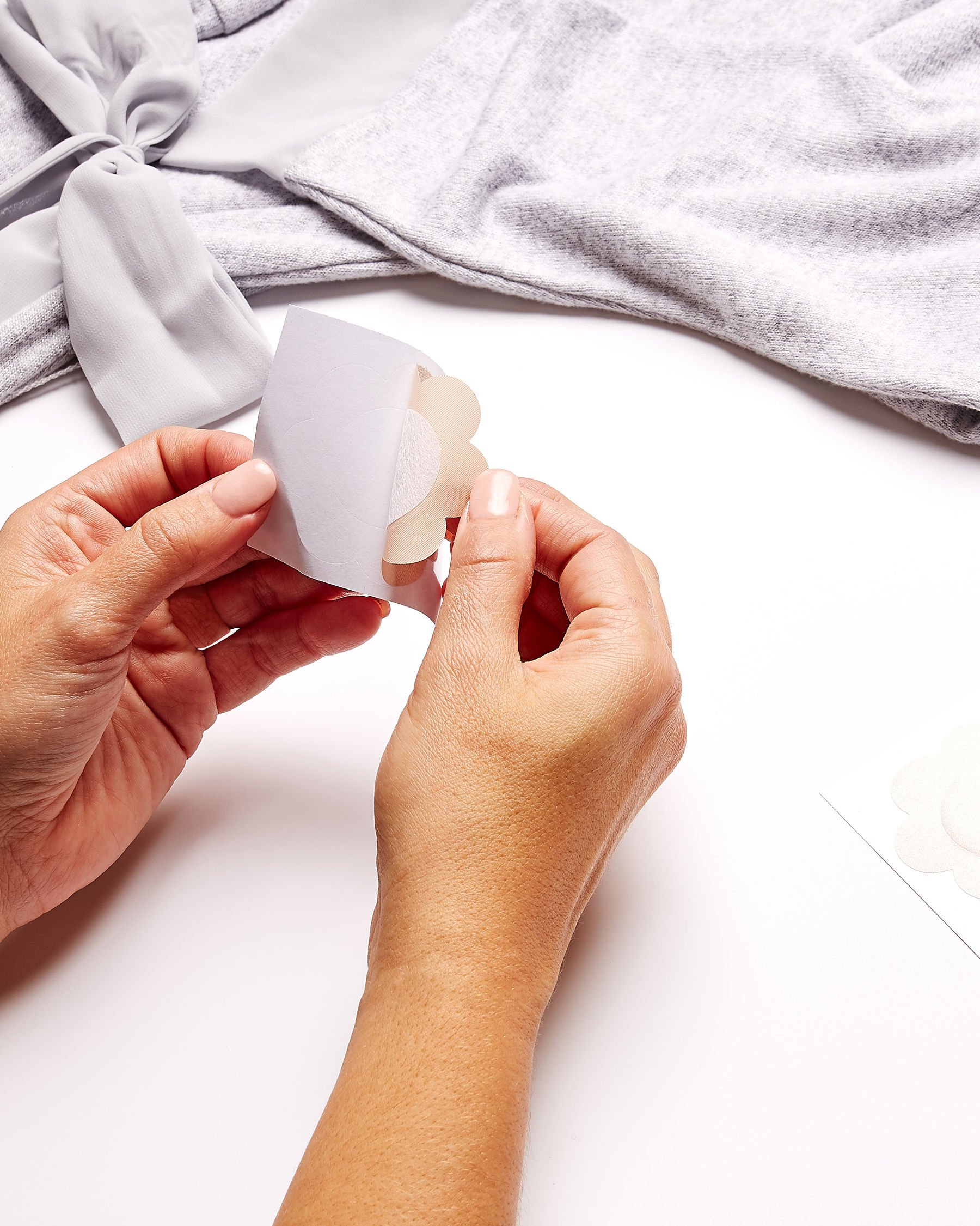 LA VIE EN ROSE Disposable Nipple Covers Neutral BF70000 - View2