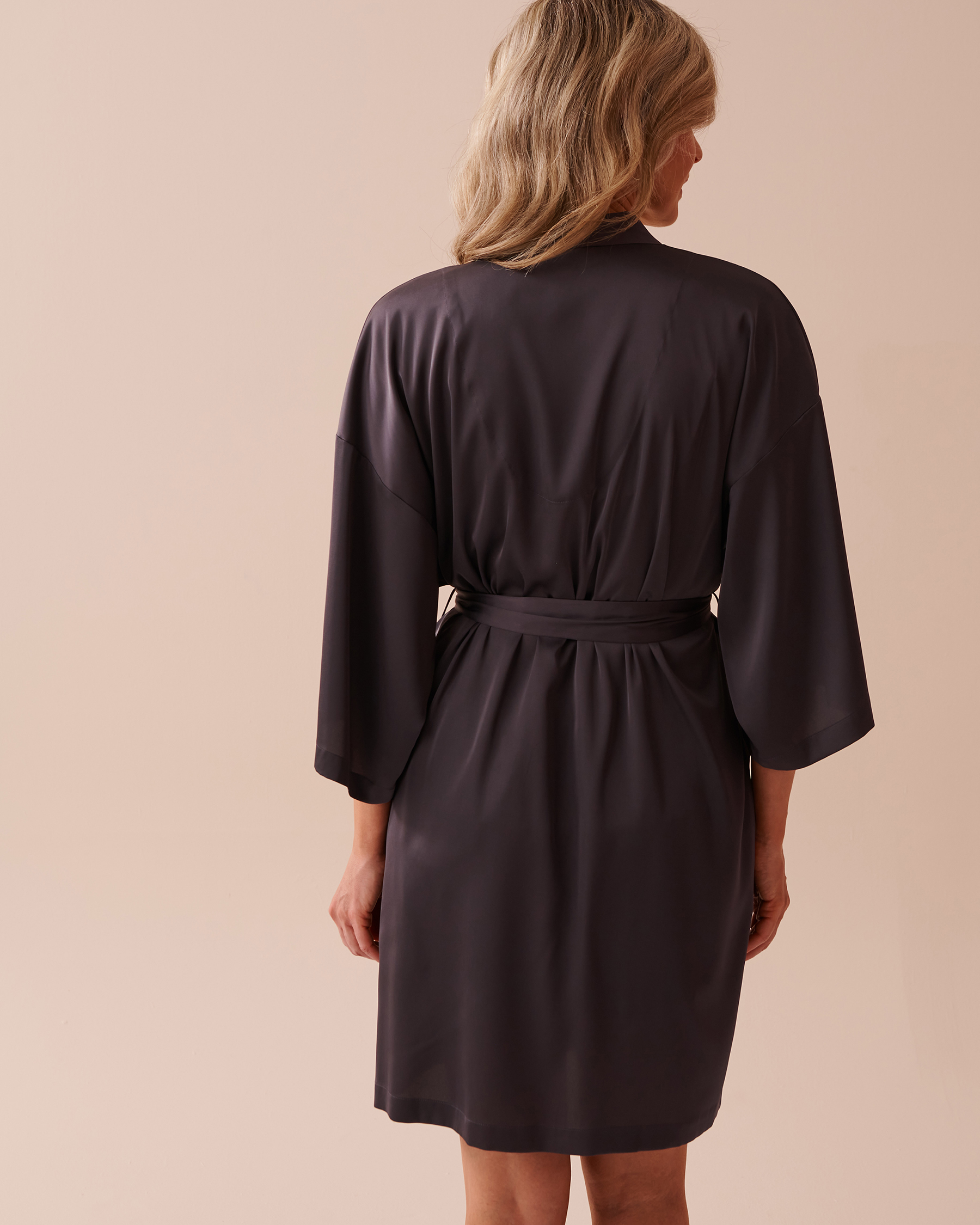 LA VIE EN ROSE Satin Kimono Anthracite 60600078 - View2