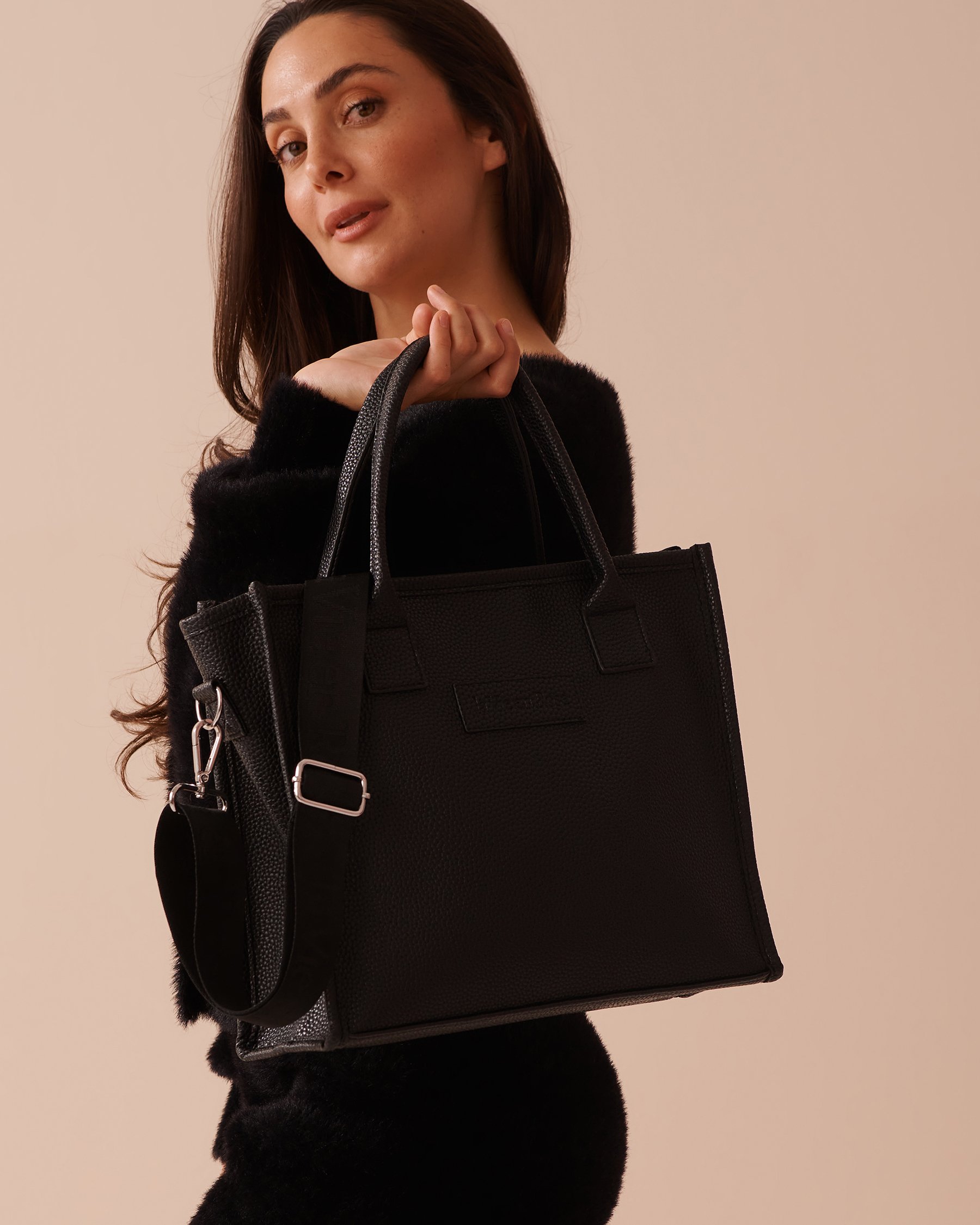 LA VIE EN ROSE Sac fourre-tout en faux cuir Noir 40700371 - View1