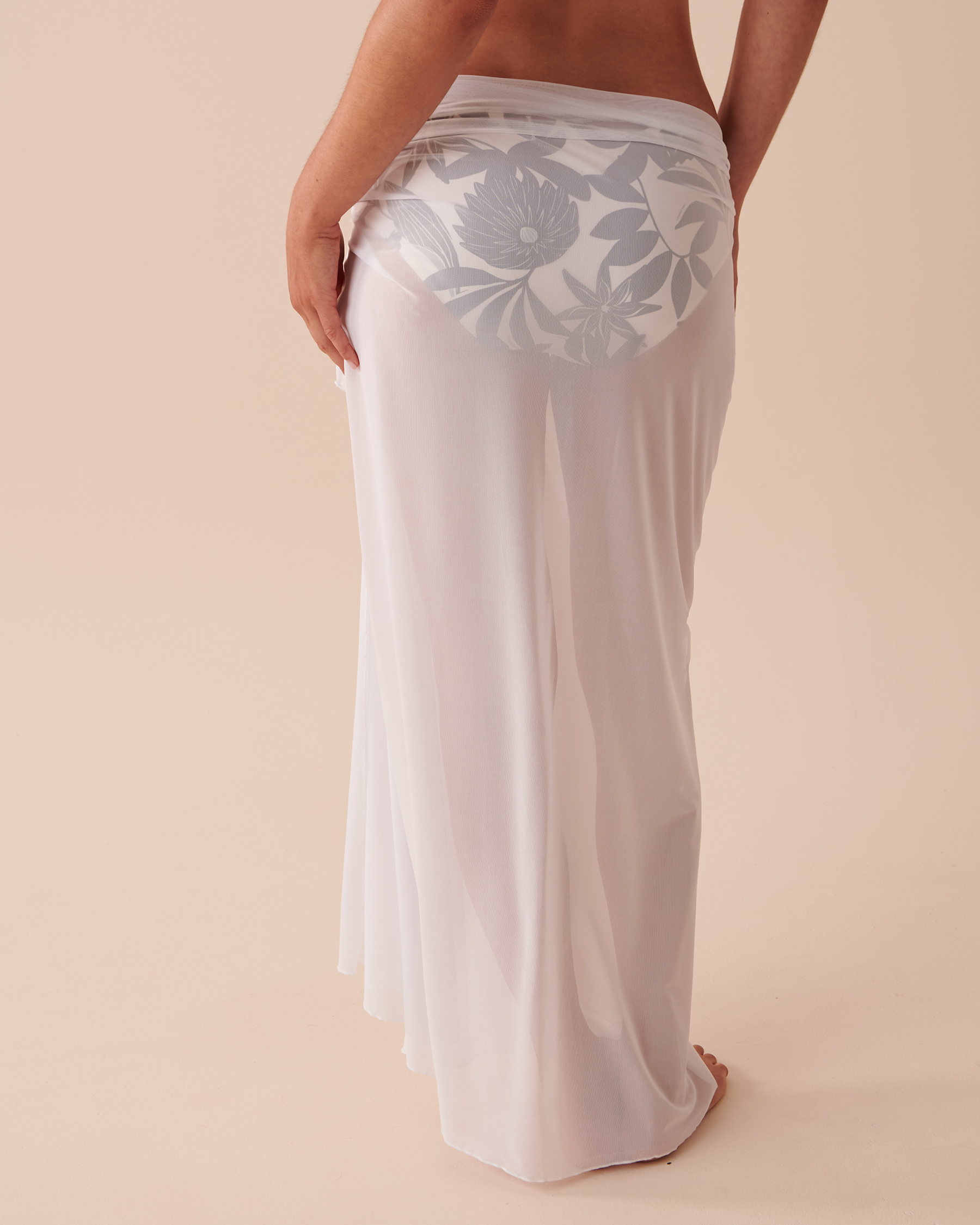 LA VIE EN ROSE AQUA Long Mesh Pareo White 80200042 - View2