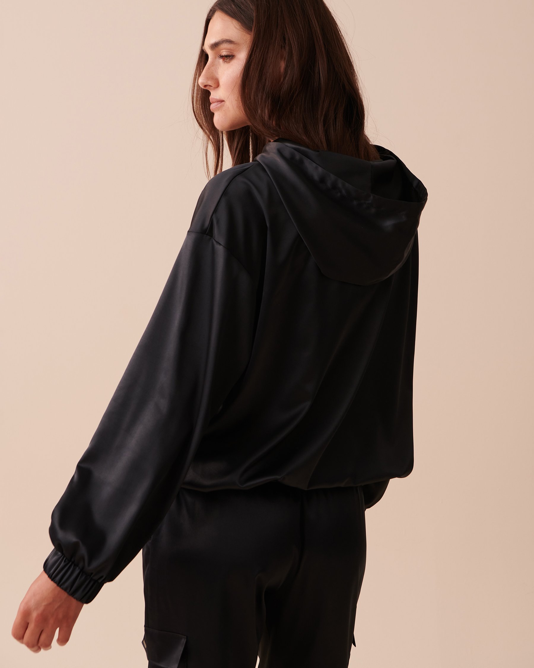 LA VIE EN ROSE Satin Hoodie Black 50100081 - View2