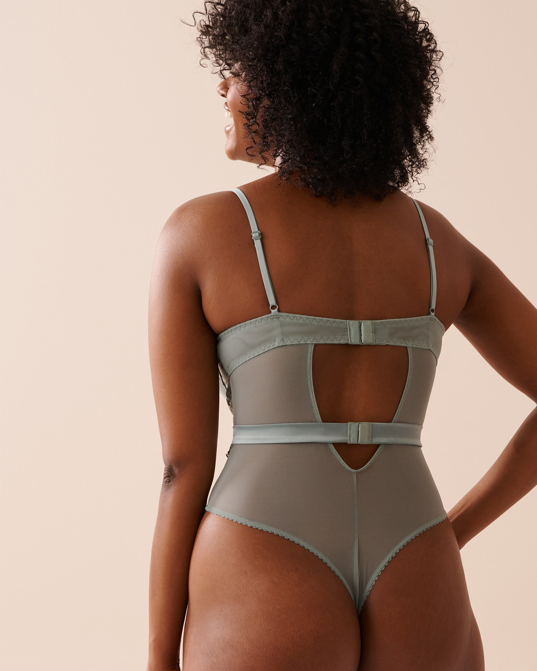 LA VIE EN ROSE Combiné tanga en résille brodée Vert olive 60300080 - View2