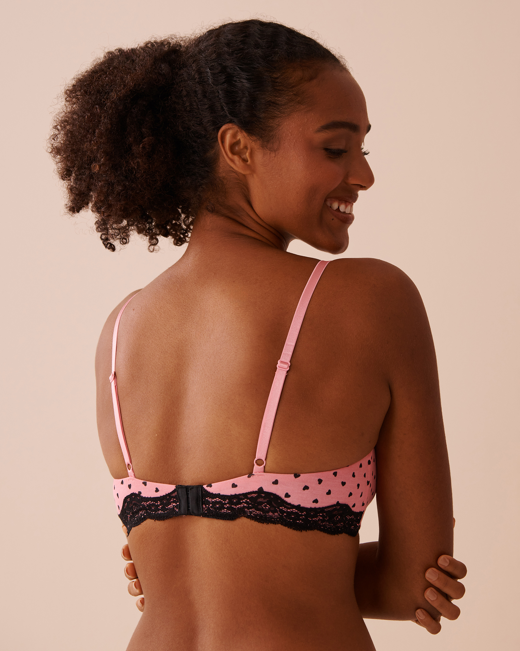 LA VIE EN ROSE Lightly Lined Wireless Modal and Lace Bra Pink/Black Hearts 10200453 - View2