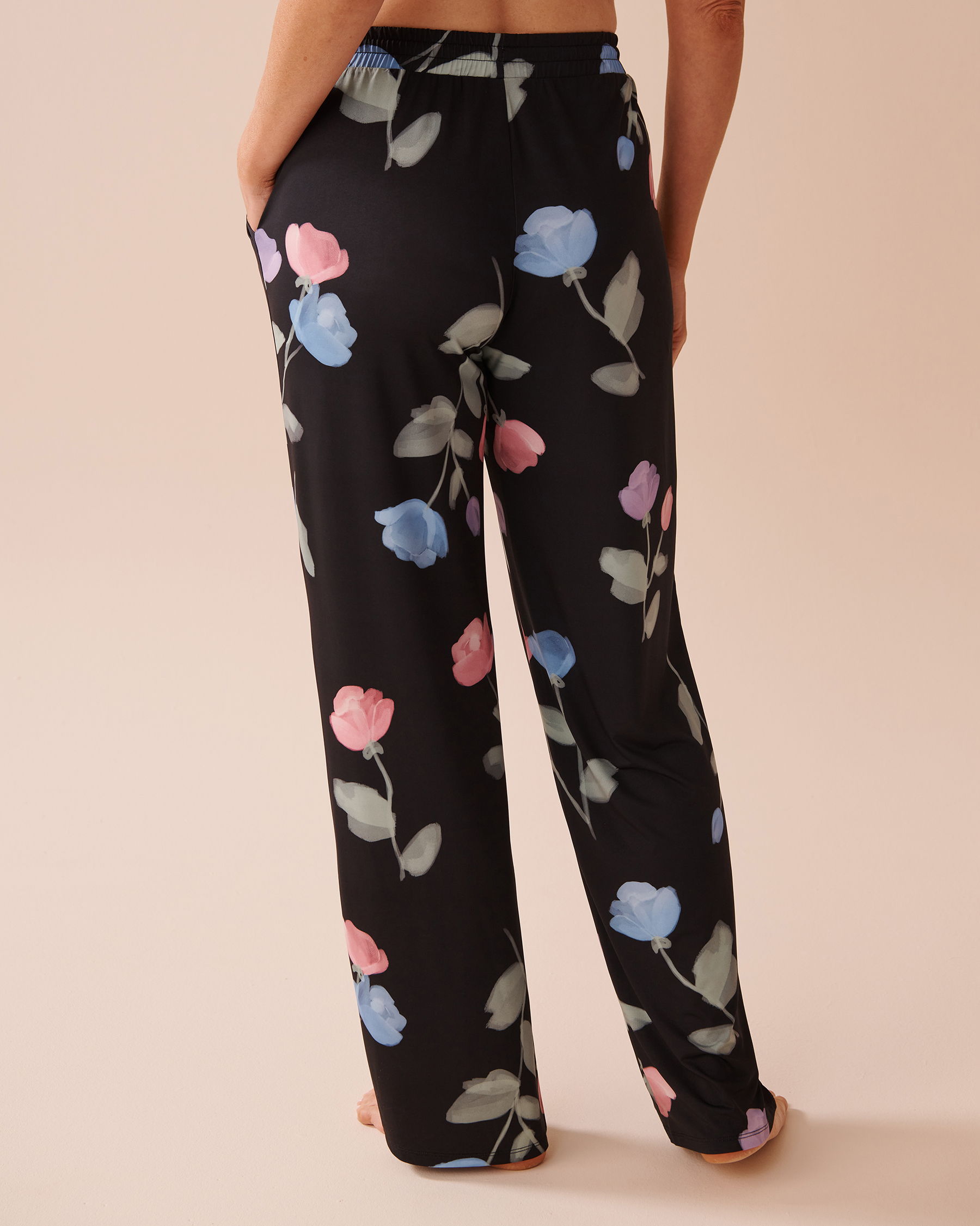 LA VIE EN ROSE Recycled Fibers Tulip Print Pants Black/Pastel Tulips 60200115 - View2