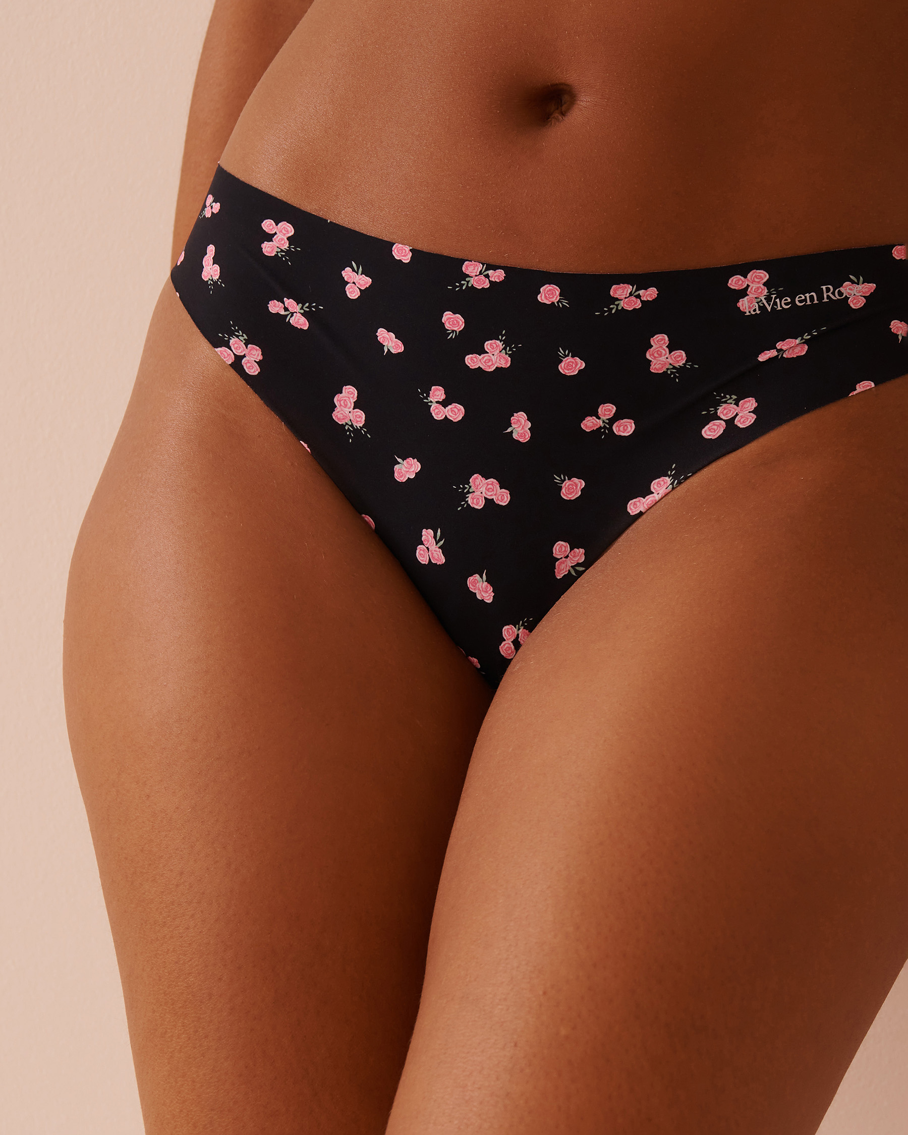 LA VIE EN ROSE Microfiber Invisible Thong Panty Black/Bouquet of Roses 20200569 - View1