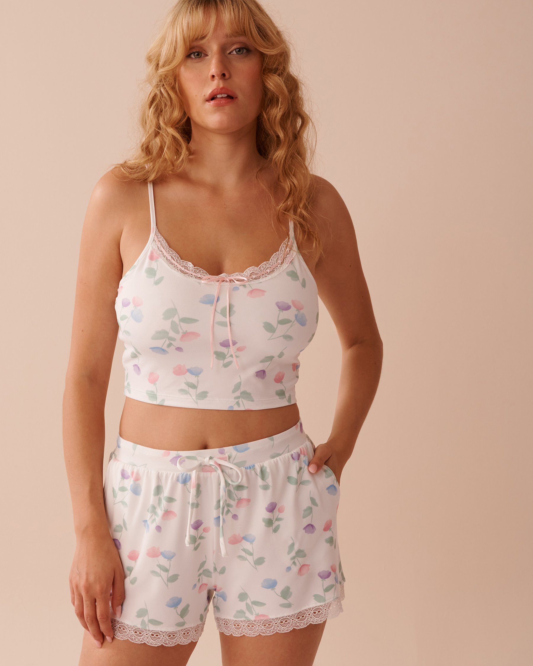 LA VIE EN ROSE Tulip Print Super Soft Crop Cami White/Pastel Tulips 40100683 - View1