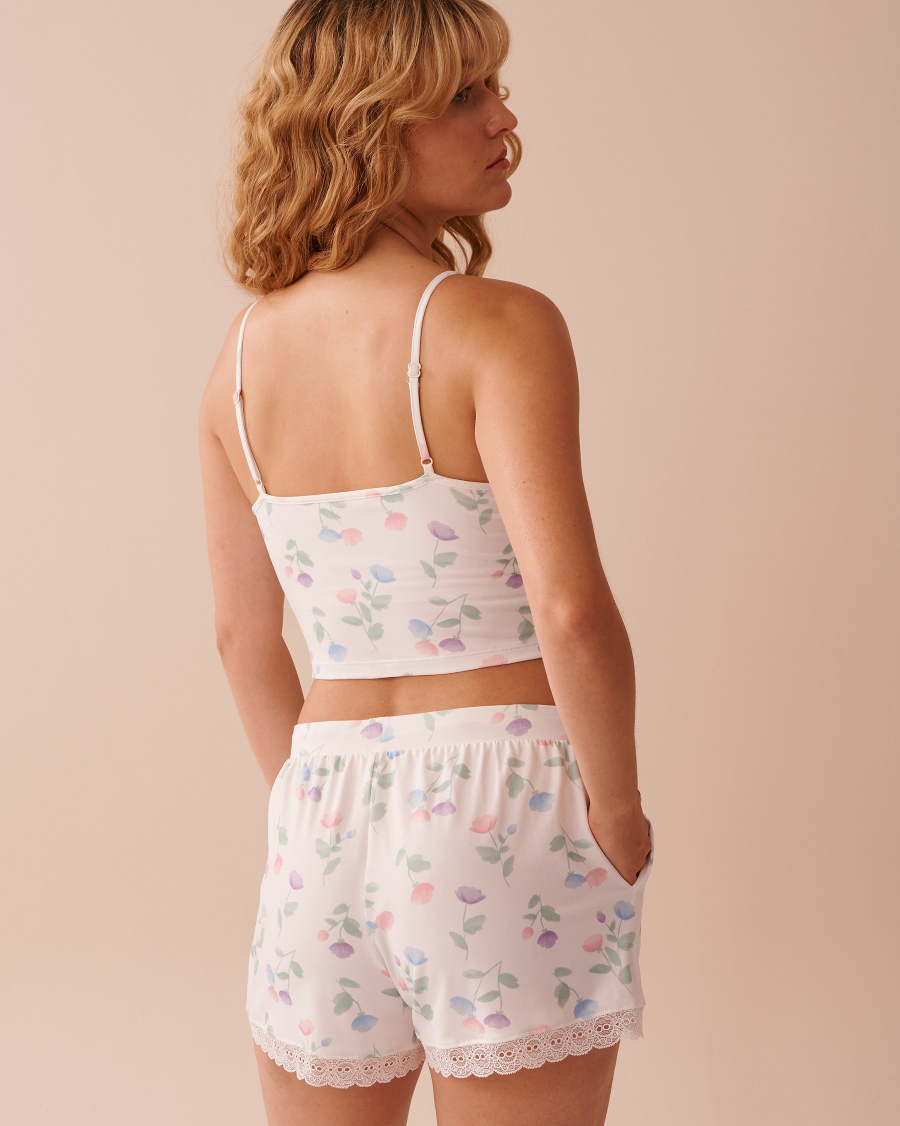 LA VIE EN ROSE Tulip Print Super Soft Crop Cami White/Pastel Tulips 40100683 - View2