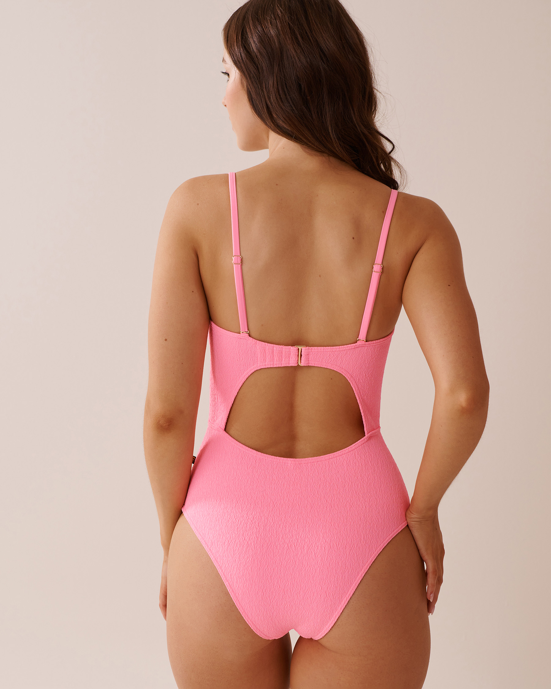 LA VIE EN ROSE AQUA FIZZY PINK Textured U-wire and Cut-out One-piece Swimsuit Fizzy Pink 70400152 - View2