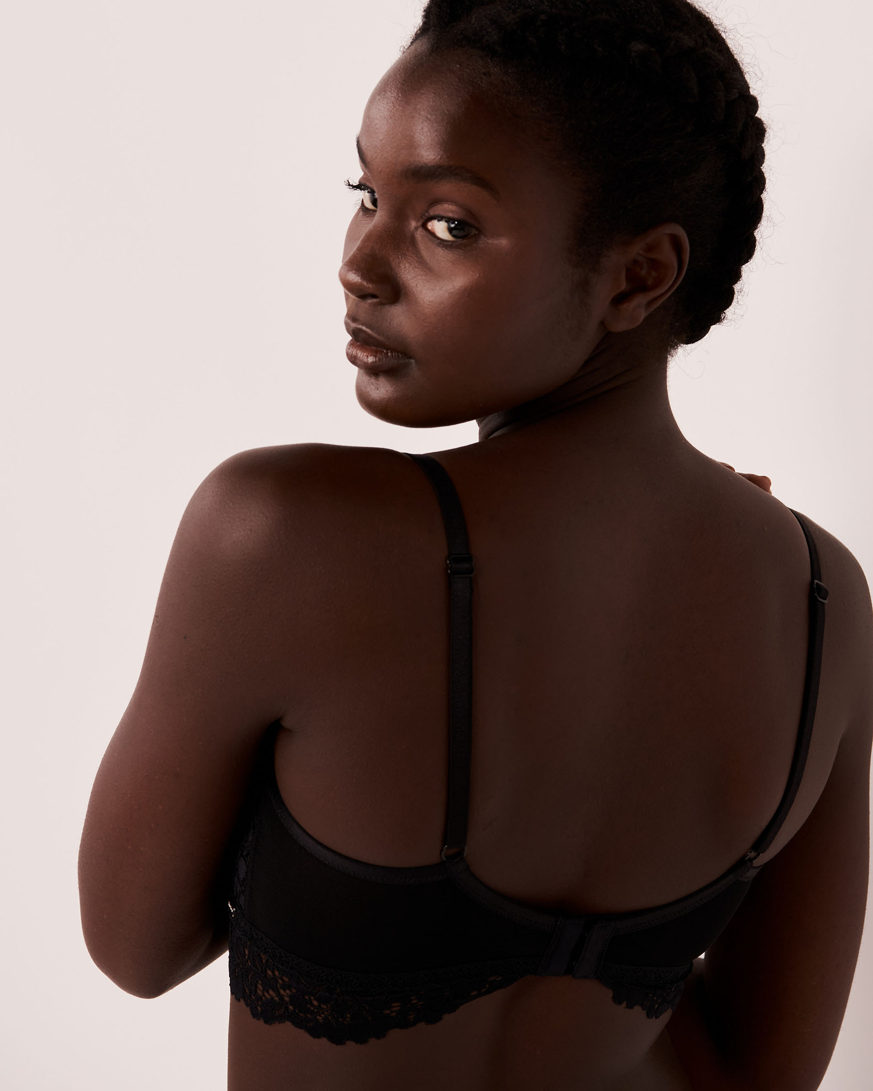 LA VIE EN ROSE Lace and Mesh Bralette Black 10100074 - View2