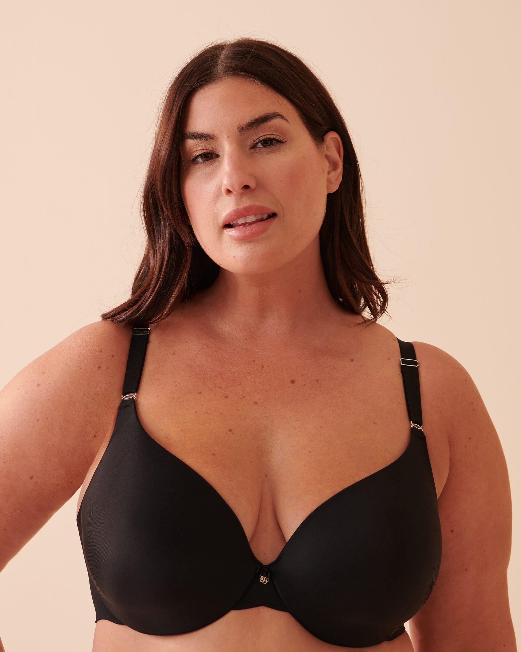 LA VIE EN ROSE Lightly Lined Sleek Back Bra Black 169-113-1-00 - View2