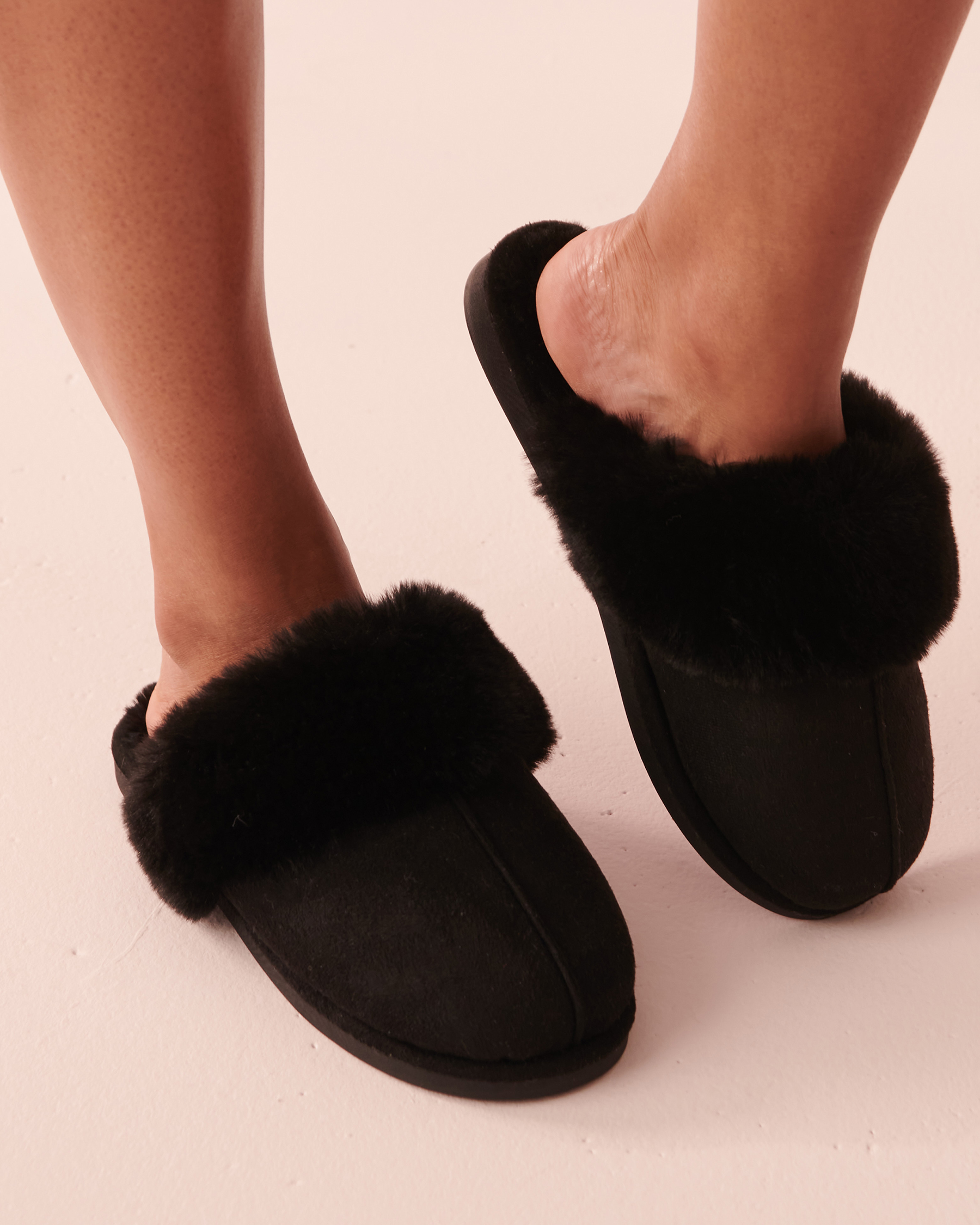 LA VIE EN ROSE Memory Foam Clog Slippers Black 40700271 - View1