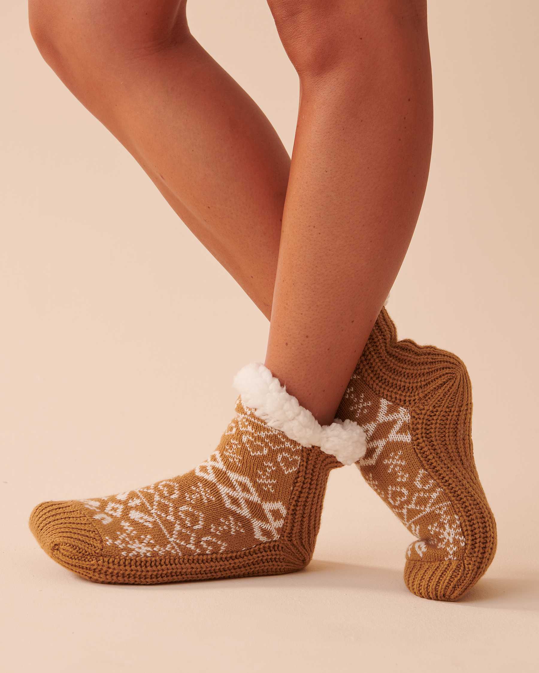 LA VIE EN ROSE Winter Print Knitted Socks Nordic Caramel 40700299 - View1