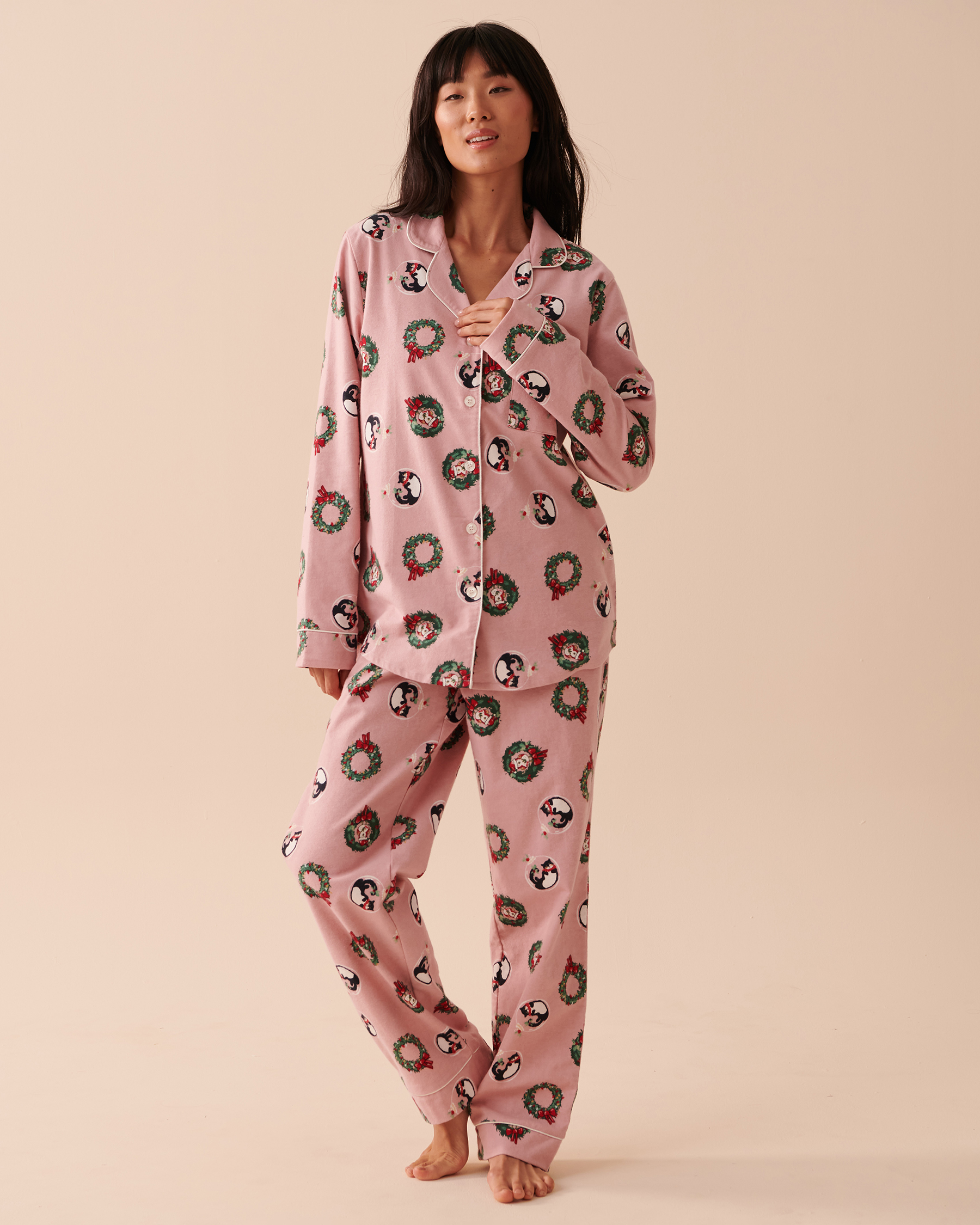 LA VIE EN ROSE Winter Print Flannel PJ Set Holiday Wreaths 40400055 - View1