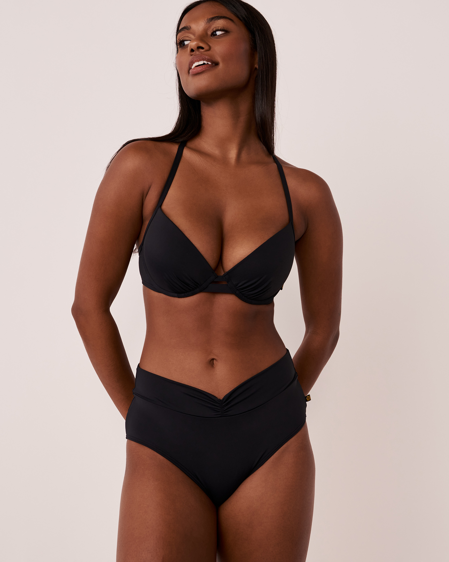 LA VIE EN ROSE AQUA SOLID Push-up Bikini Top Black 70100385 - View1