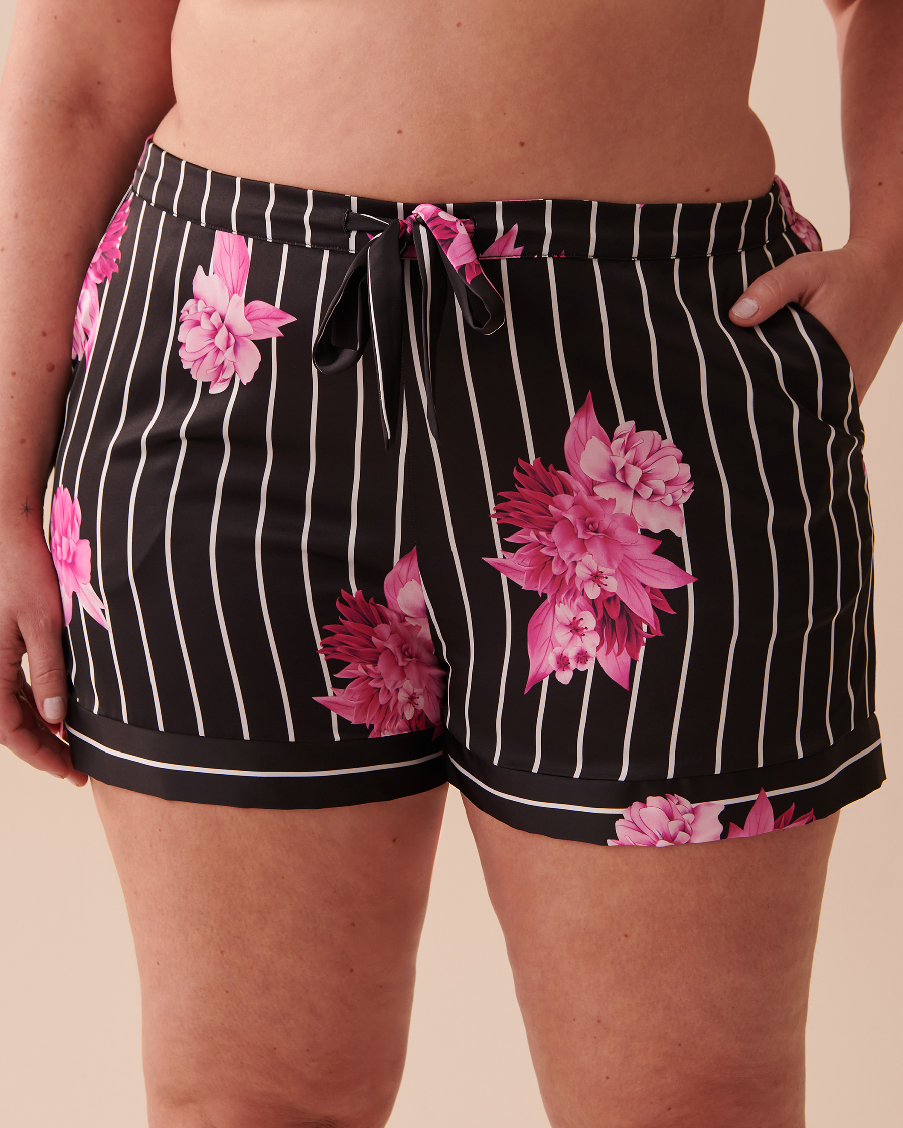 LA VIE EN ROSE Satin Shorts Bold Stripes 60200082 - View1