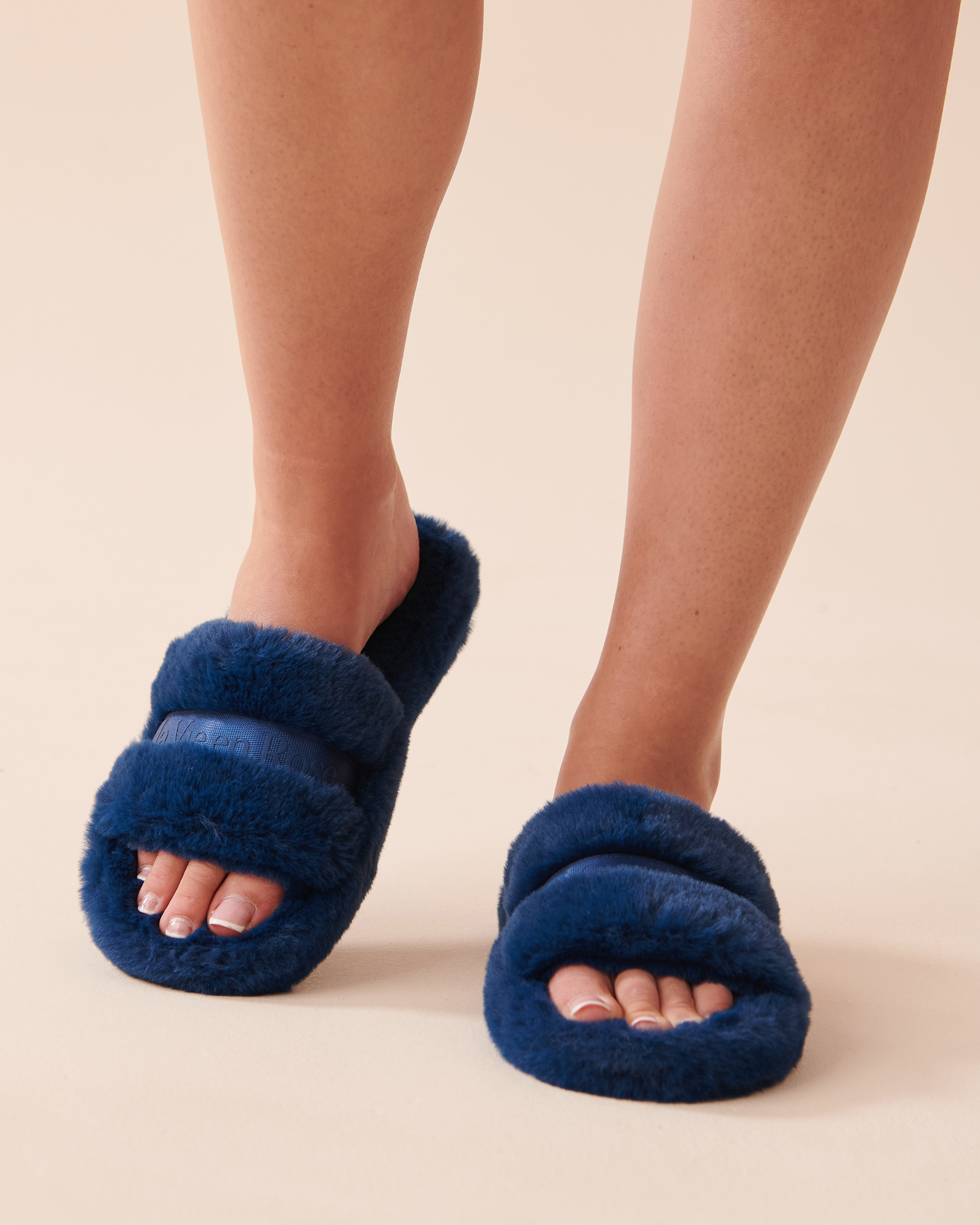 LA VIE EN ROSE Plush Slide Slippers Dark Blue 40700314 - View1