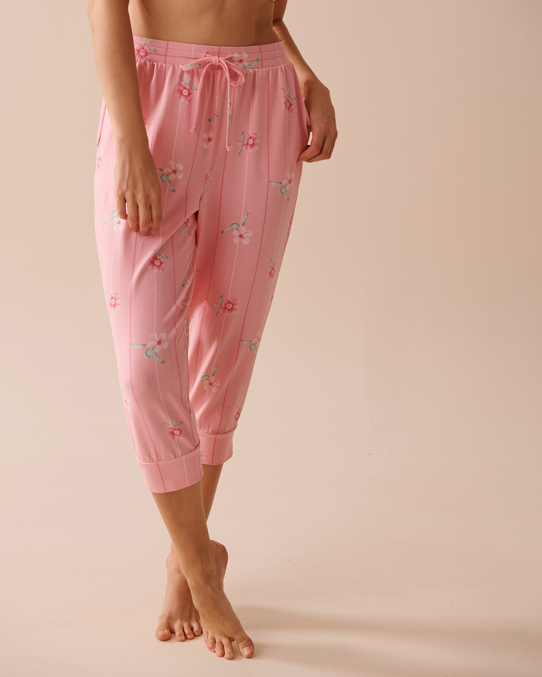 LA VIE EN ROSE Pink Floral Cotton Fitted Capris Pink Flowers and Stripes 40200572 - View1